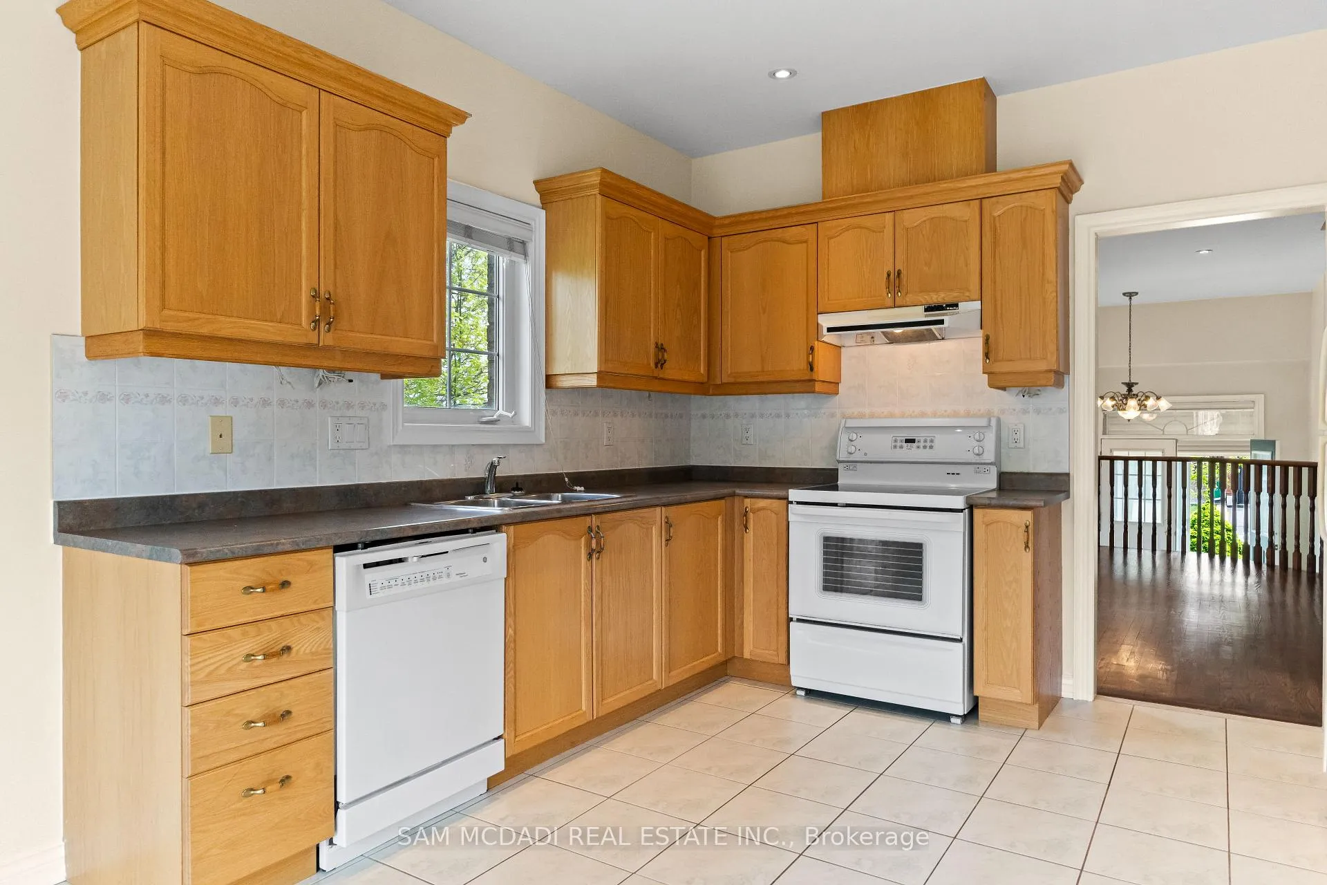 Photo 13 of 38 Maple Beach Crescent, Brampton, Fletcher's Meadow — HOMEH
