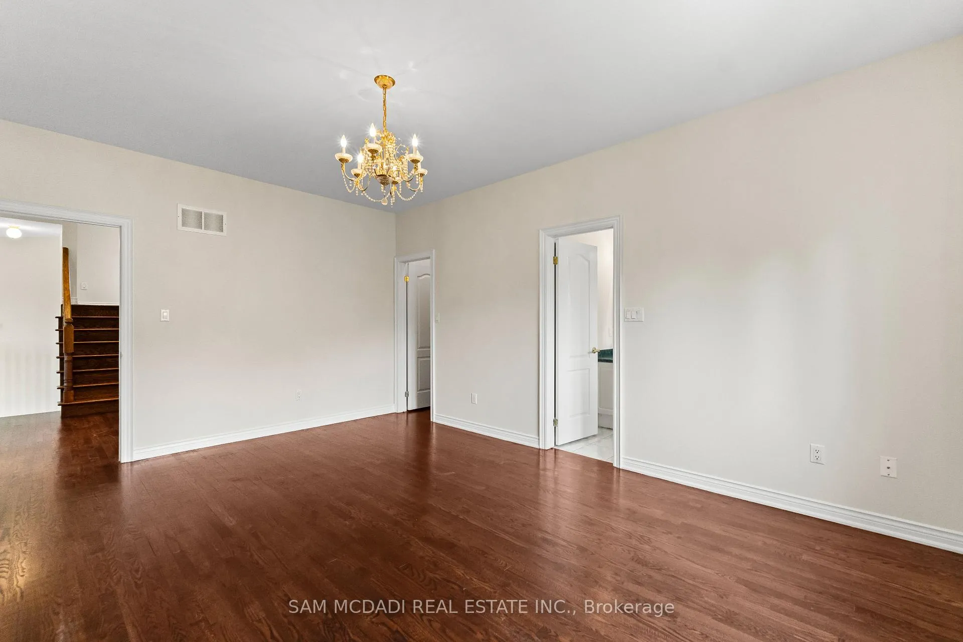 Photo 17 of 38 Maple Beach Crescent, Brampton, Fletcher's Meadow — HOMEH