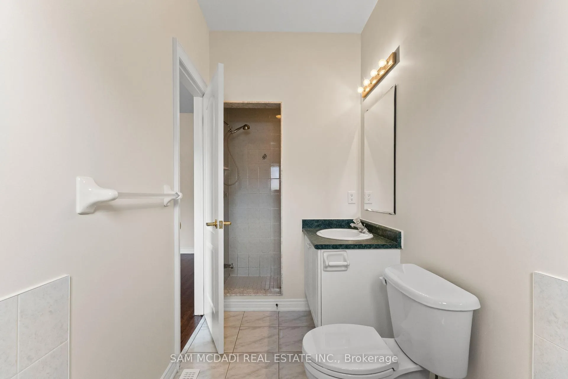 Photo 19 of 38 Maple Beach Crescent, Brampton, Fletcher's Meadow — HOMEH