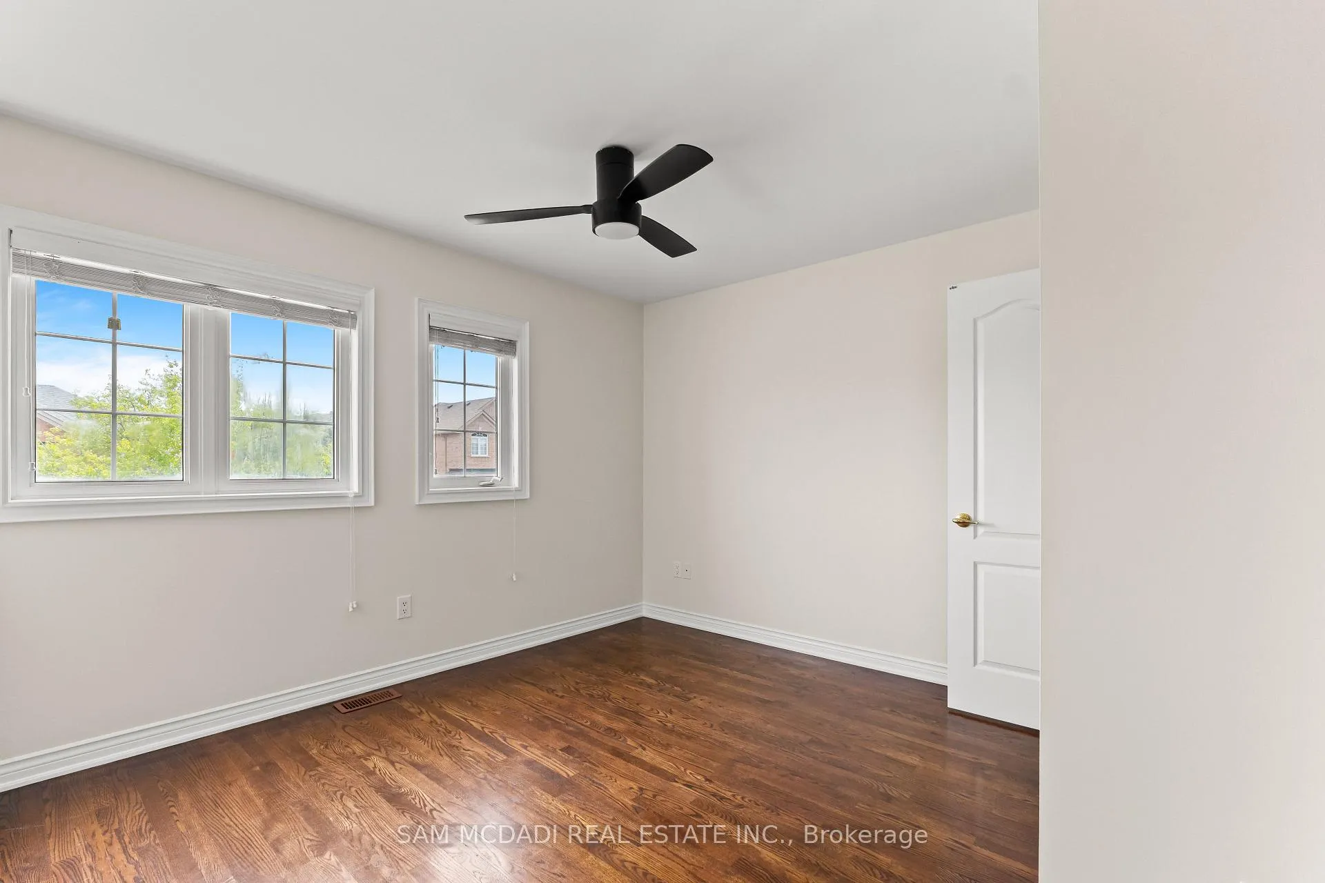 Photo 21 of 38 Maple Beach Crescent, Brampton, Fletcher's Meadow — HOMEH