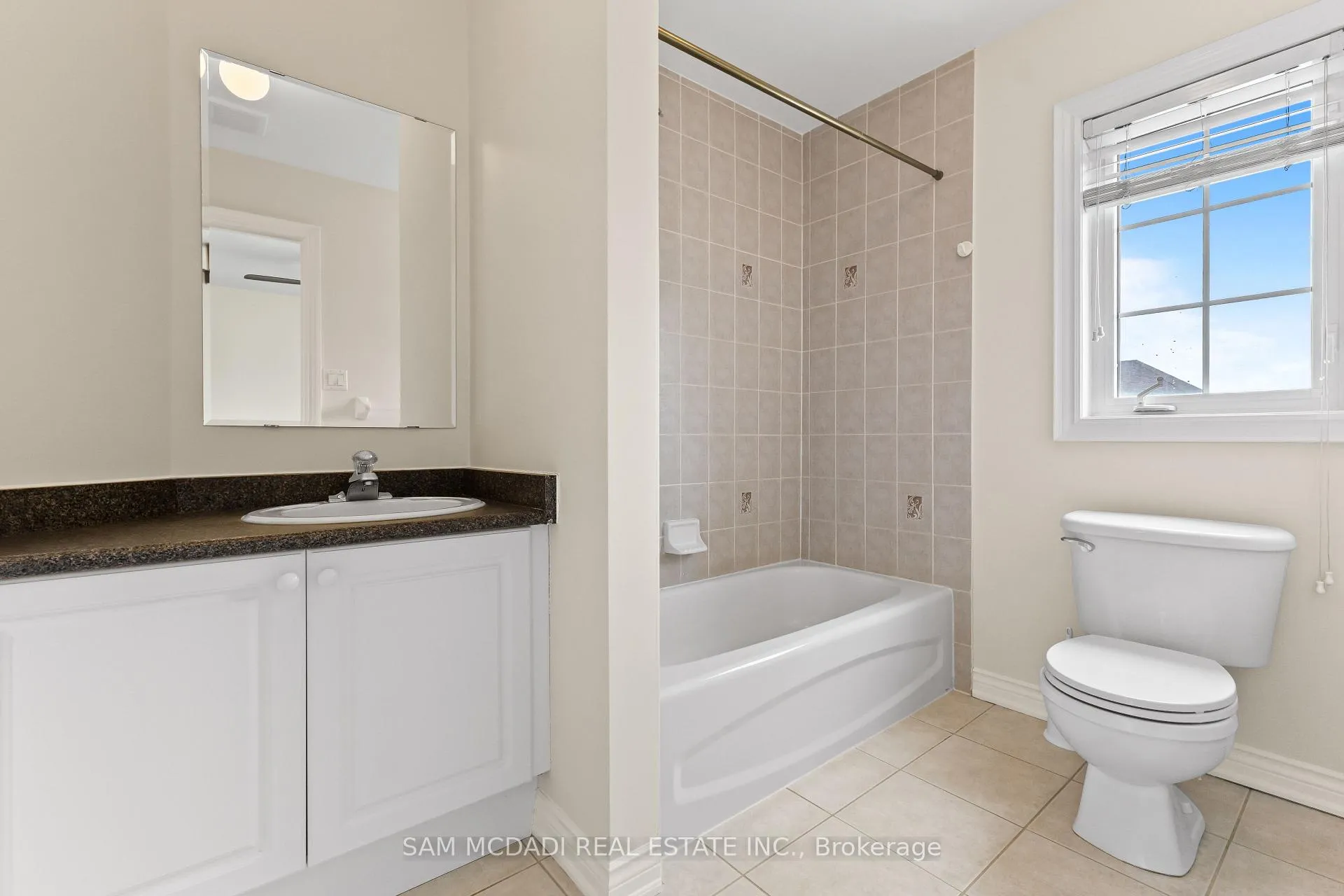 Photo 23 of 38 Maple Beach Crescent, Brampton, Fletcher's Meadow — HOMEH