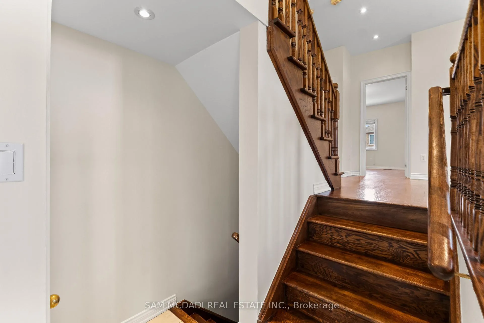 Photo 24 of 38 Maple Beach Crescent, Brampton, Fletcher's Meadow — HOMEH