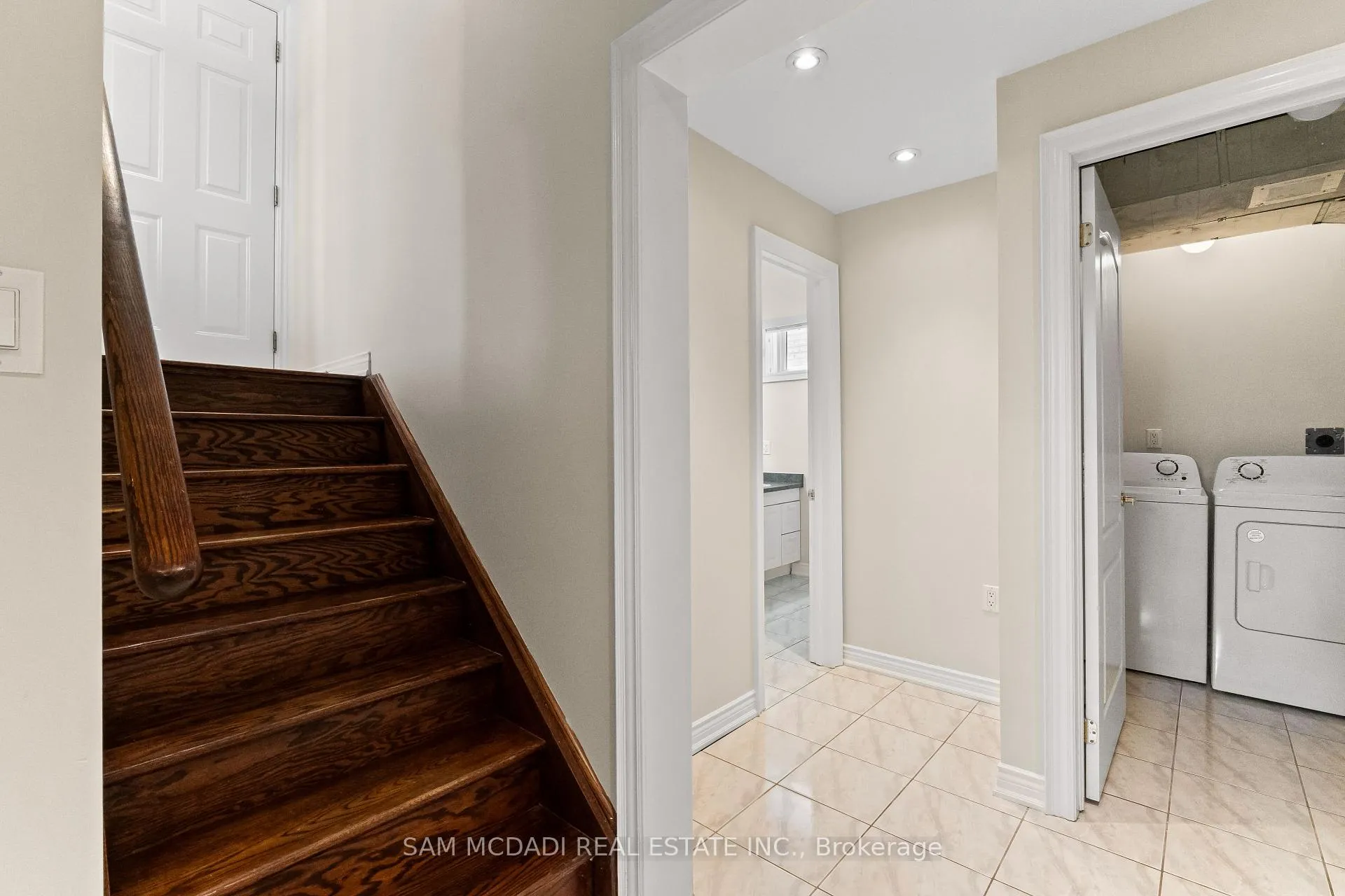Photo 25 of 38 Maple Beach Crescent, Brampton, Fletcher's Meadow — HOMEH