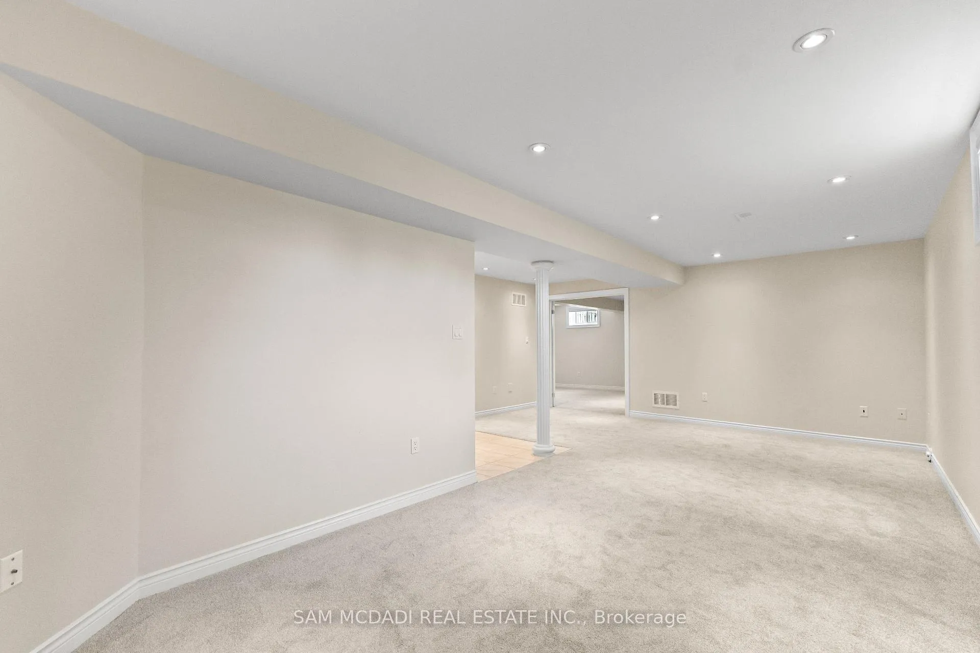 Photo 28 of 38 Maple Beach Crescent, Brampton, Fletcher's Meadow — HOMEH