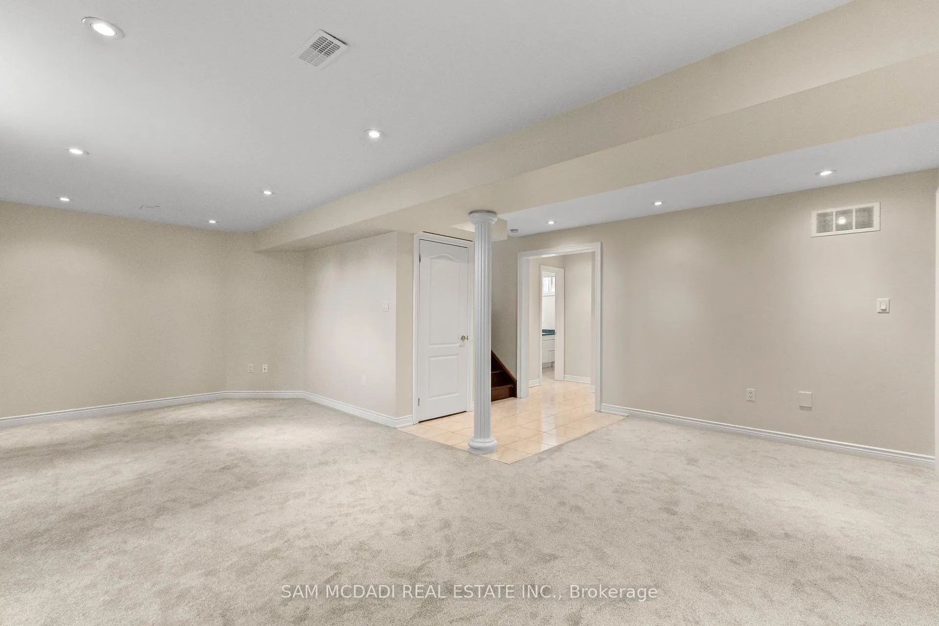 Photo 29 of 38 Maple Beach Crescent, Brampton, Fletcher's Meadow — HOMEH