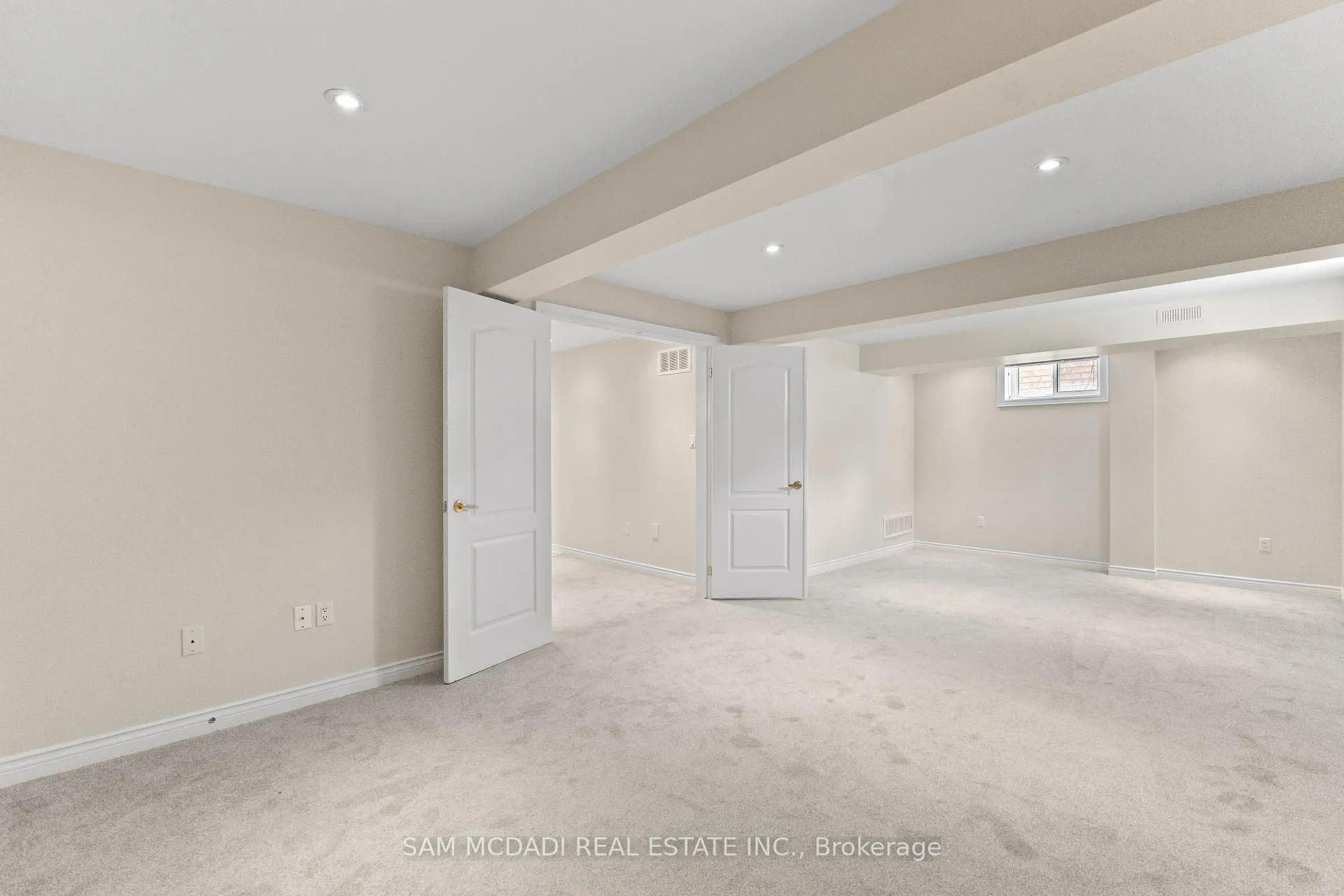 Photo 33 of 38 Maple Beach Crescent, Brampton, Fletcher's Meadow — HOMEH