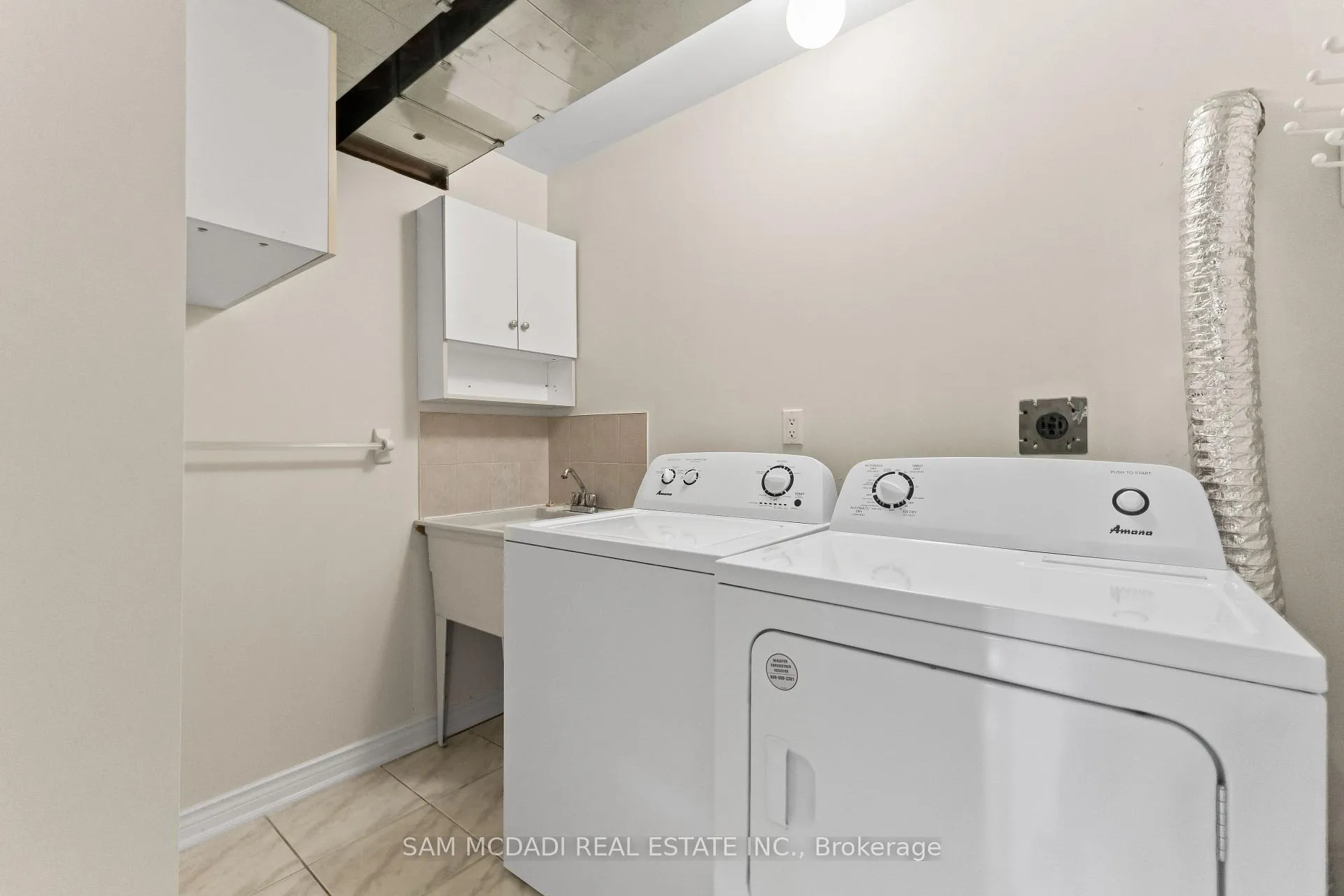Photo 34 of 38 Maple Beach Crescent, Brampton, Fletcher's Meadow — HOMEH