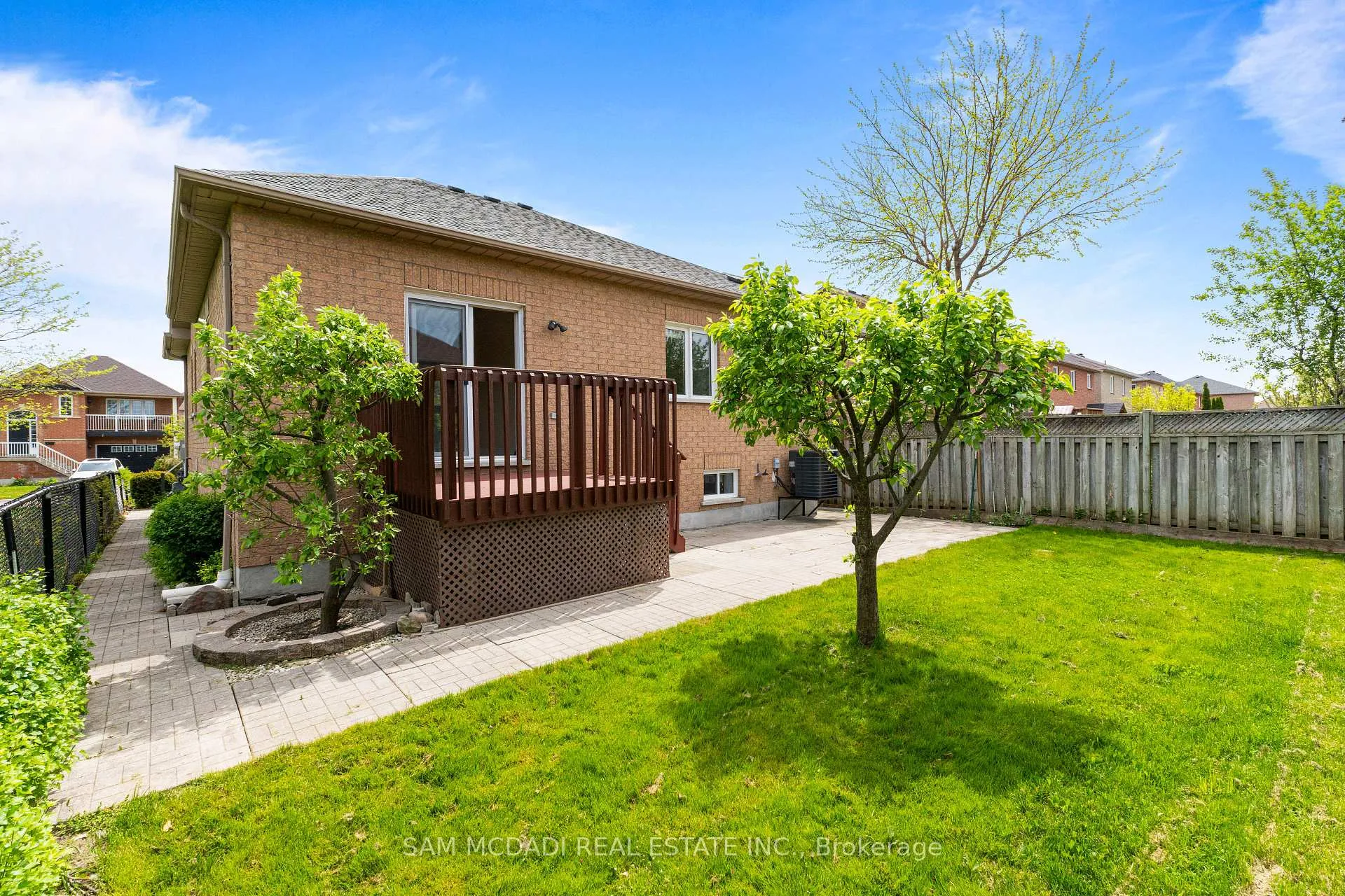 Photo 35 of 38 Maple Beach Crescent, Brampton, Fletcher's Meadow — HOMEH