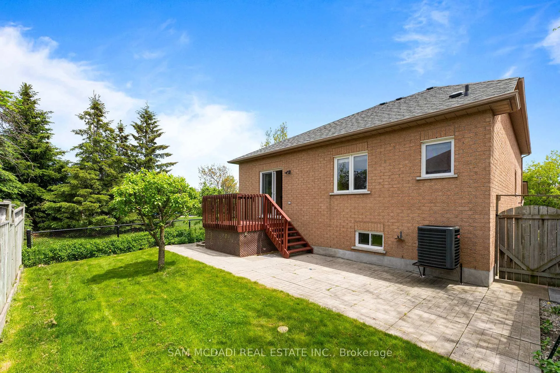 Photo 37 of 38 Maple Beach Crescent, Brampton, Fletcher's Meadow — HOMEH