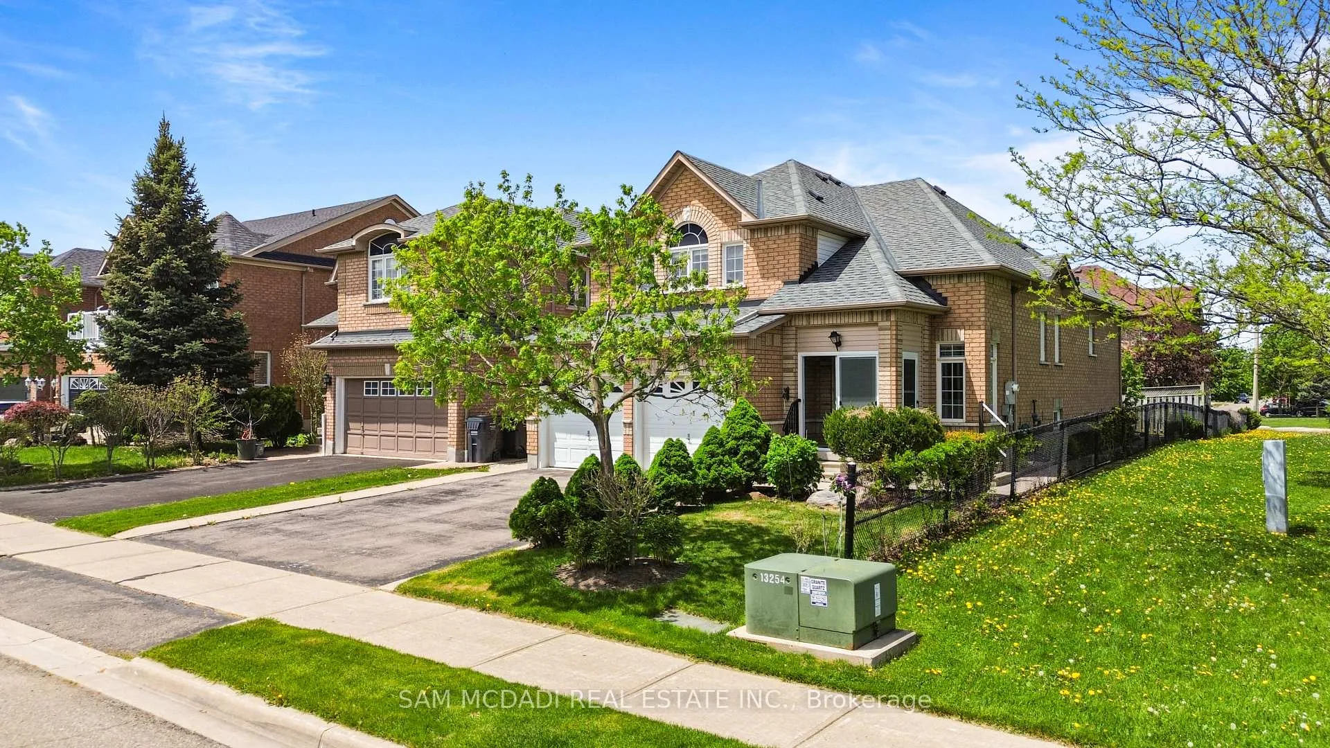 Photo 39 of 38 Maple Beach Crescent, Brampton, Fletcher's Meadow — HOMEH