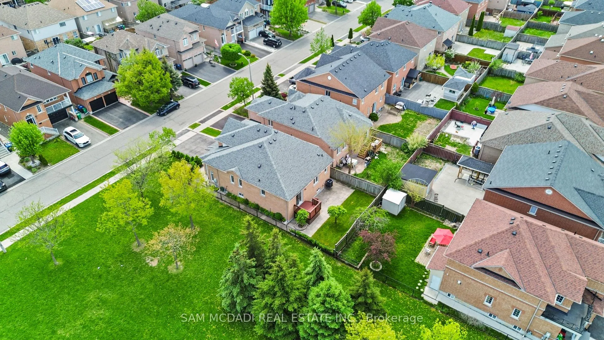 Photo 41 of 38 Maple Beach Crescent, Brampton, Fletcher's Meadow — HOMEH
