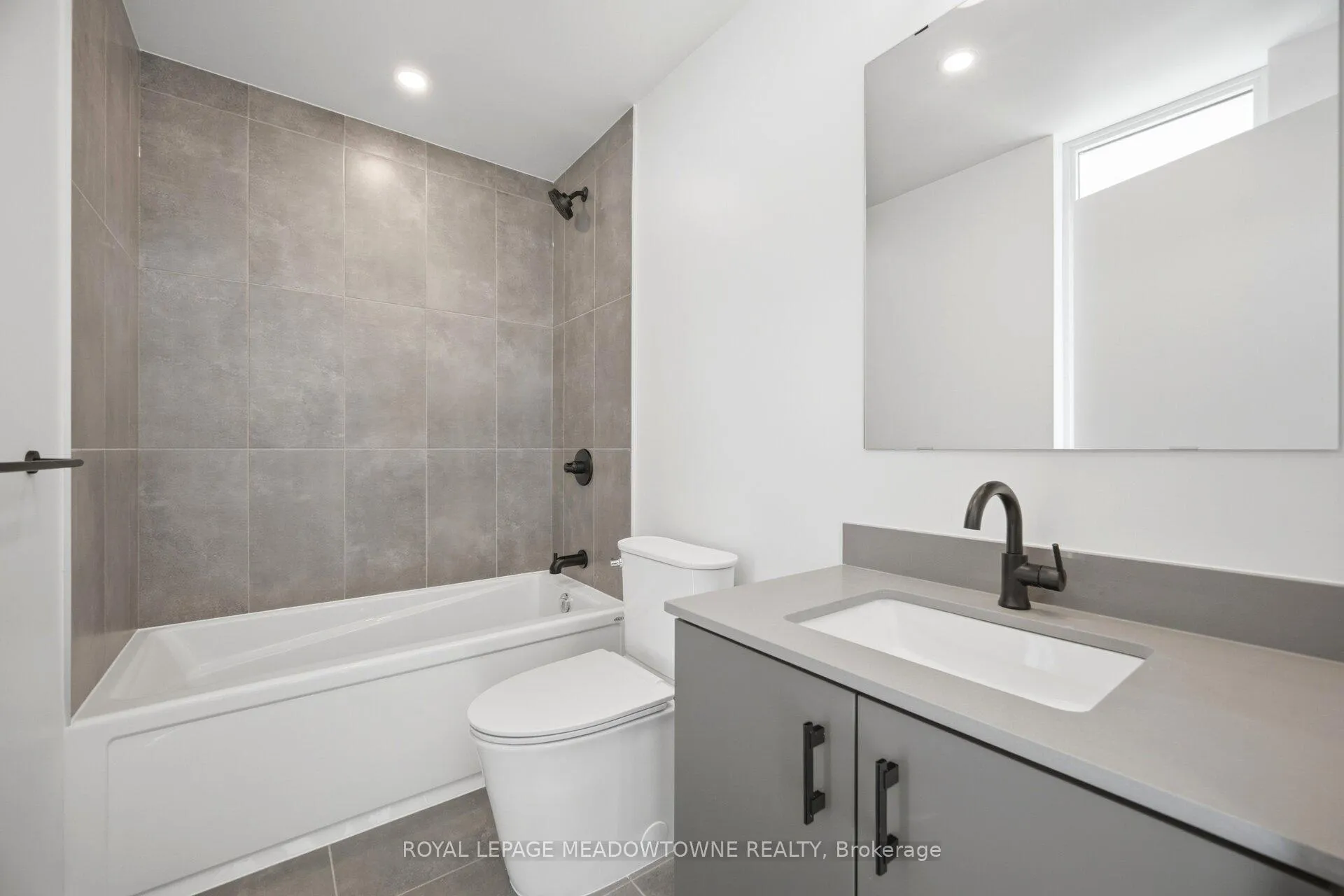 Photo 21 of Unit D1509, 4878 Powers Common, Burlington, Alton — HOMEH