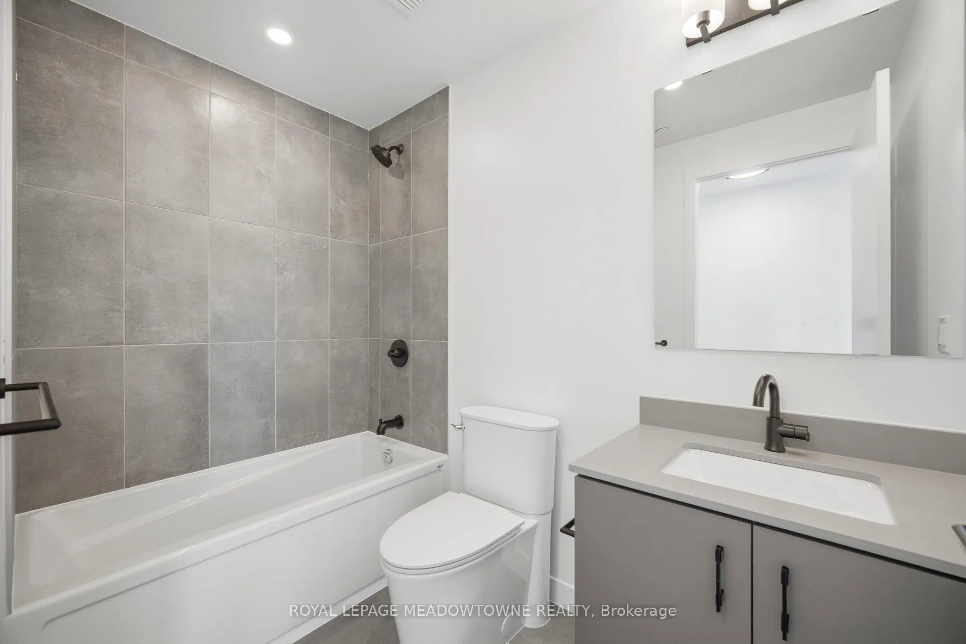 Photo 25 of Unit D1509, 4878 Powers Common, Burlington, Alton — HOMEH