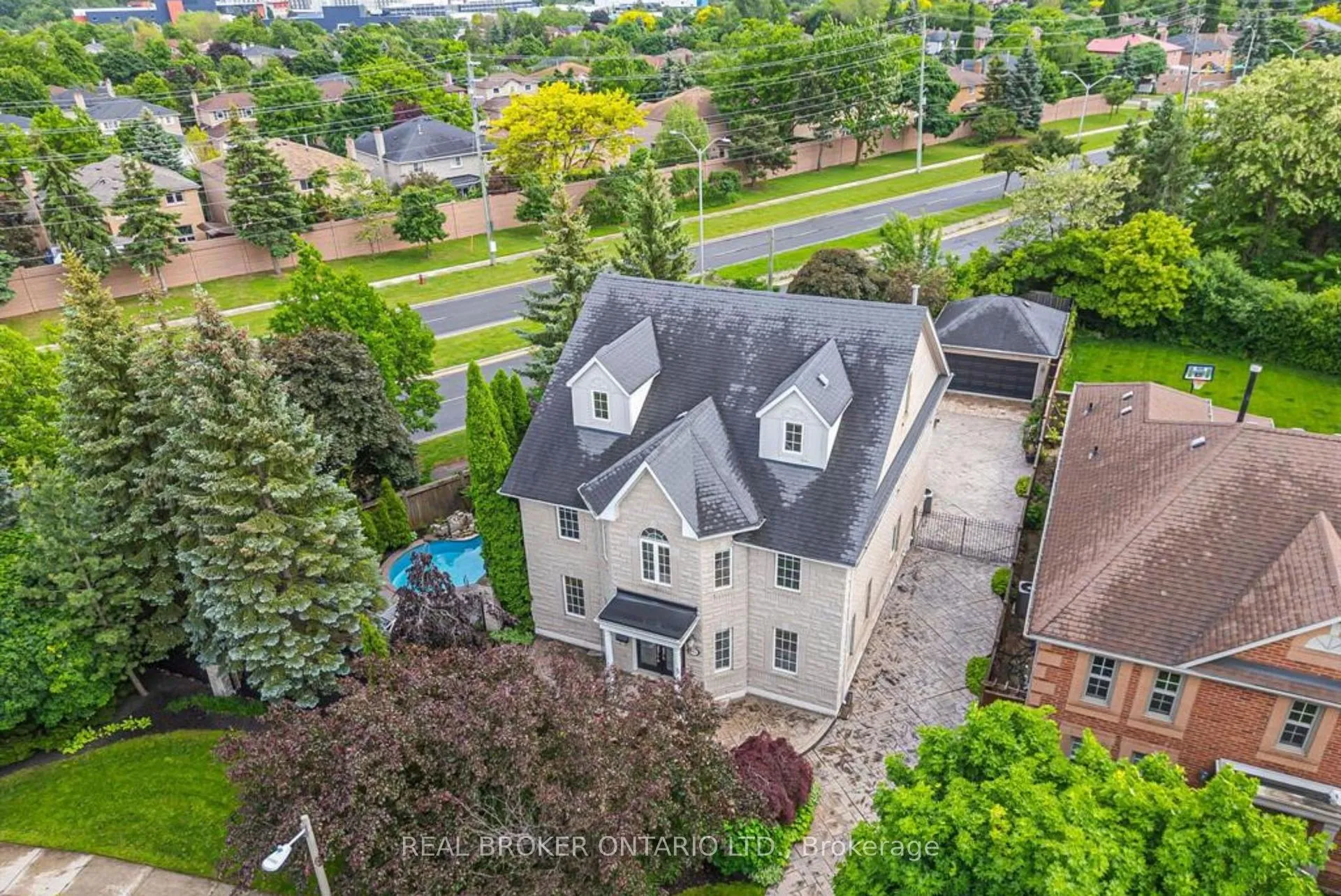 Photo 1 of 2000 Peak Place, Oakville, River Oaks — HOMEH