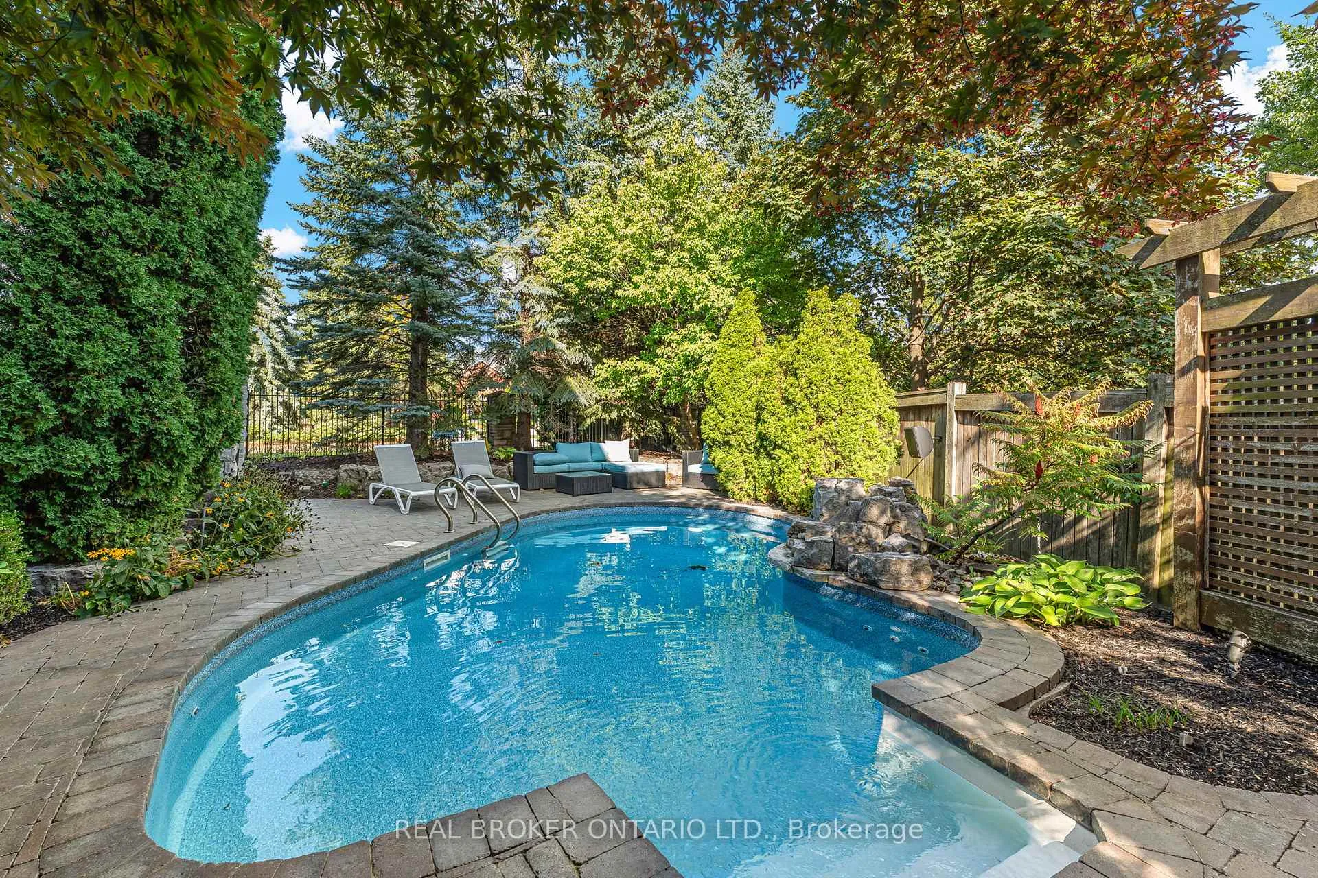 Photo 2 of 2000 Peak Place, Oakville, River Oaks — HOMEH