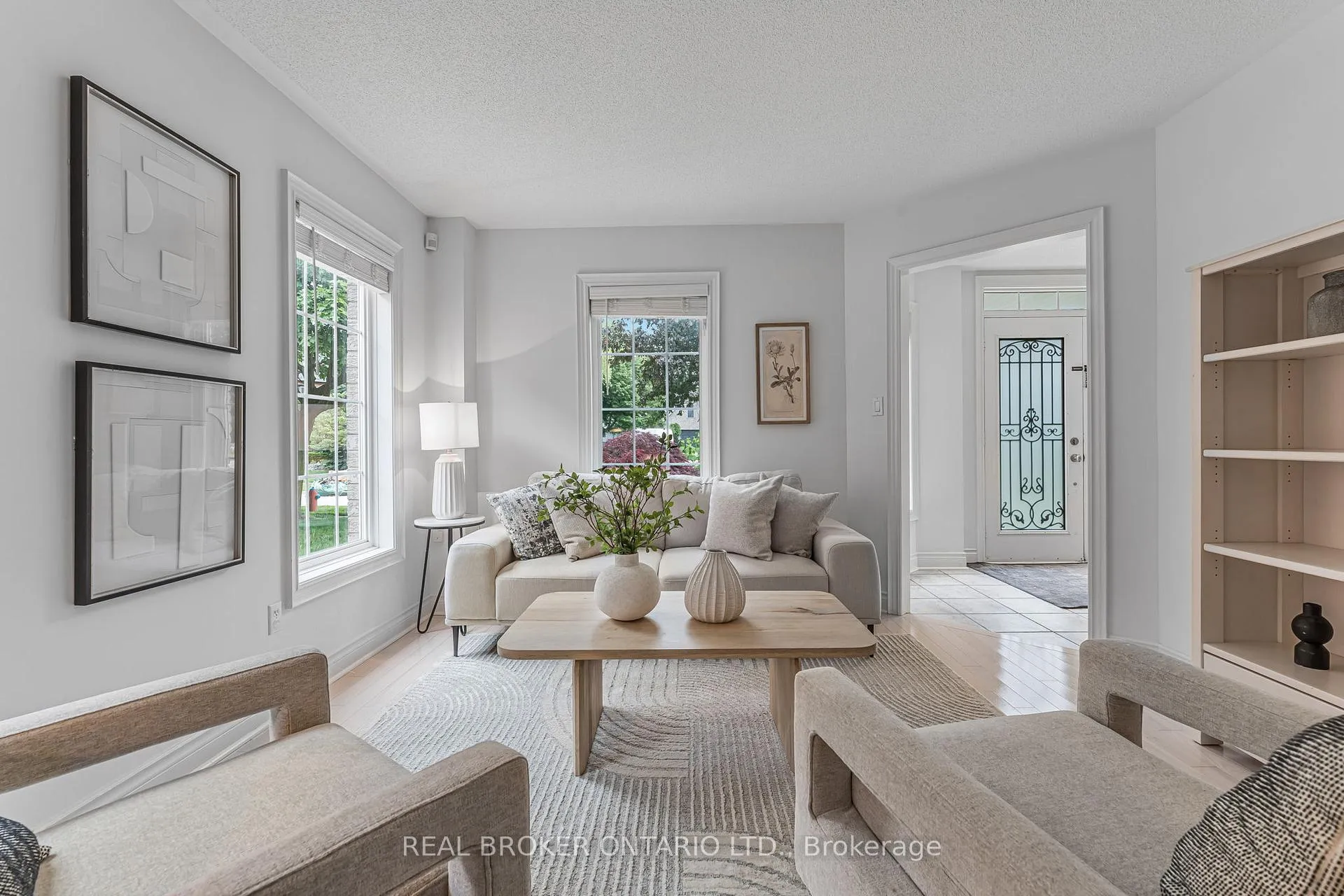 Photo 4 of 2000 Peak Place, Oakville, River Oaks — HOMEH