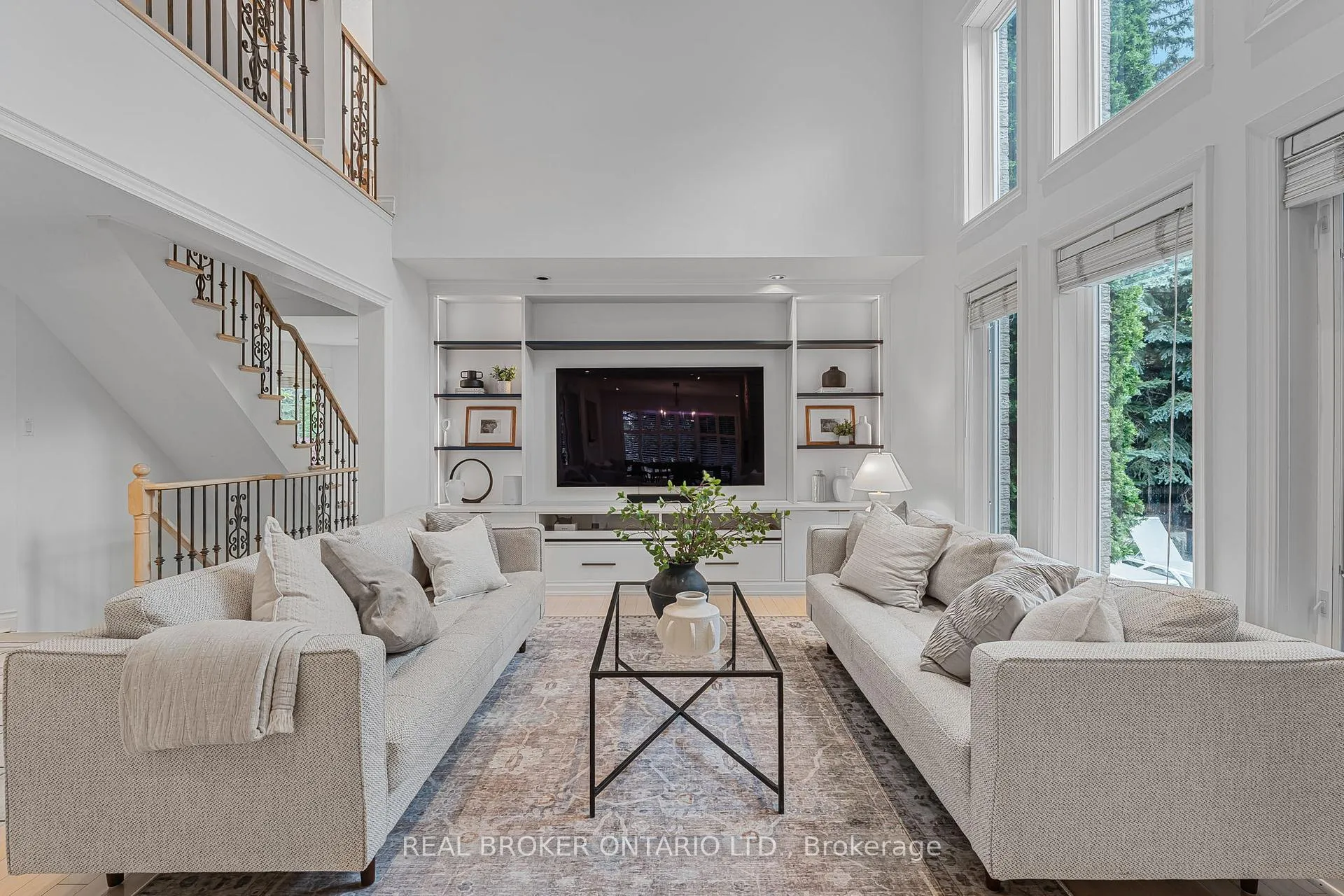 Photo 5 of 2000 Peak Place, Oakville, River Oaks — HOMEH