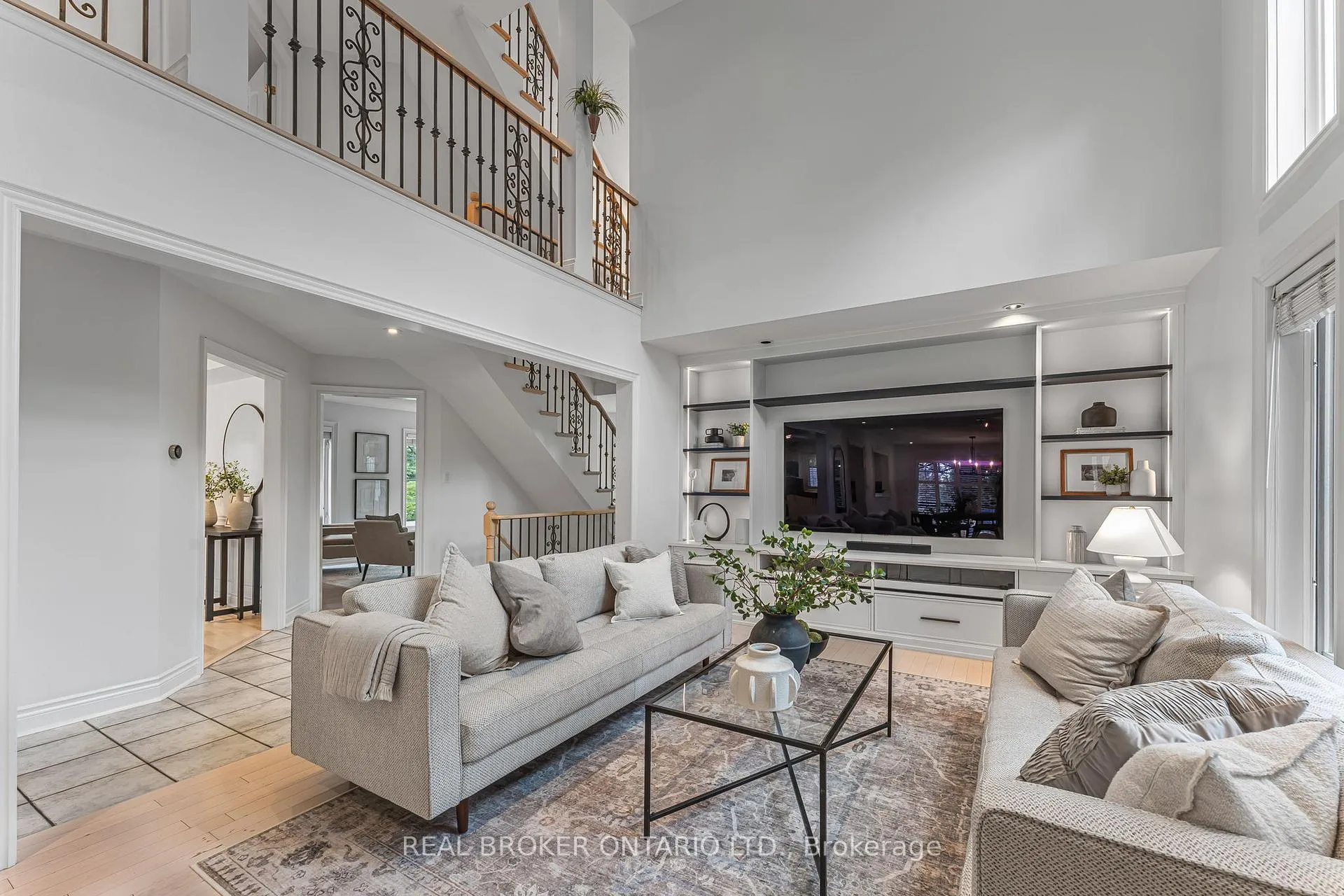 Photo 6 of 2000 Peak Place, Oakville, River Oaks — HOMEH