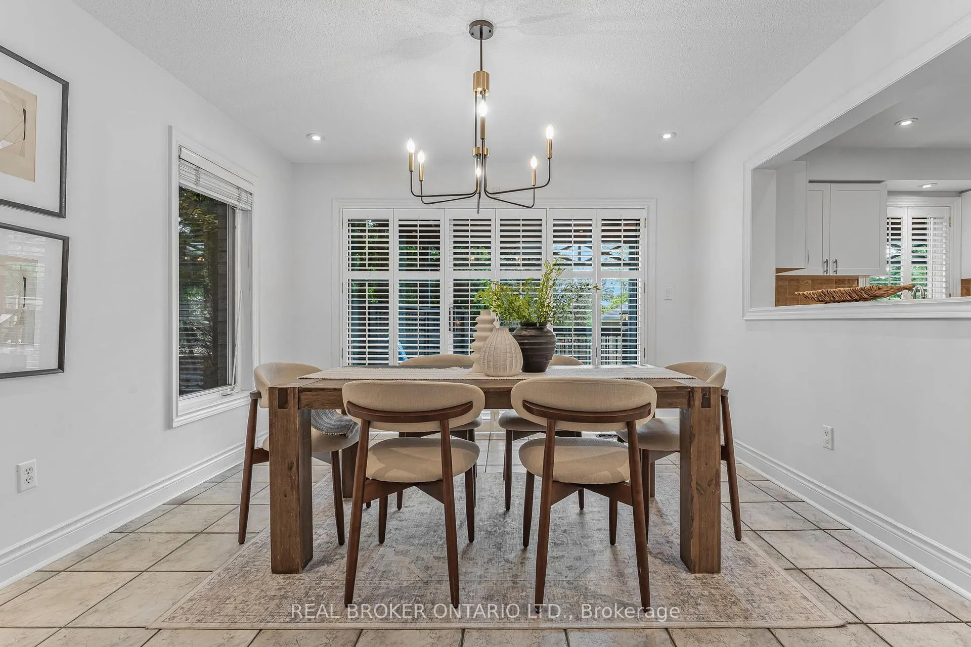 Photo 7 of 2000 Peak Place, Oakville, River Oaks — HOMEH