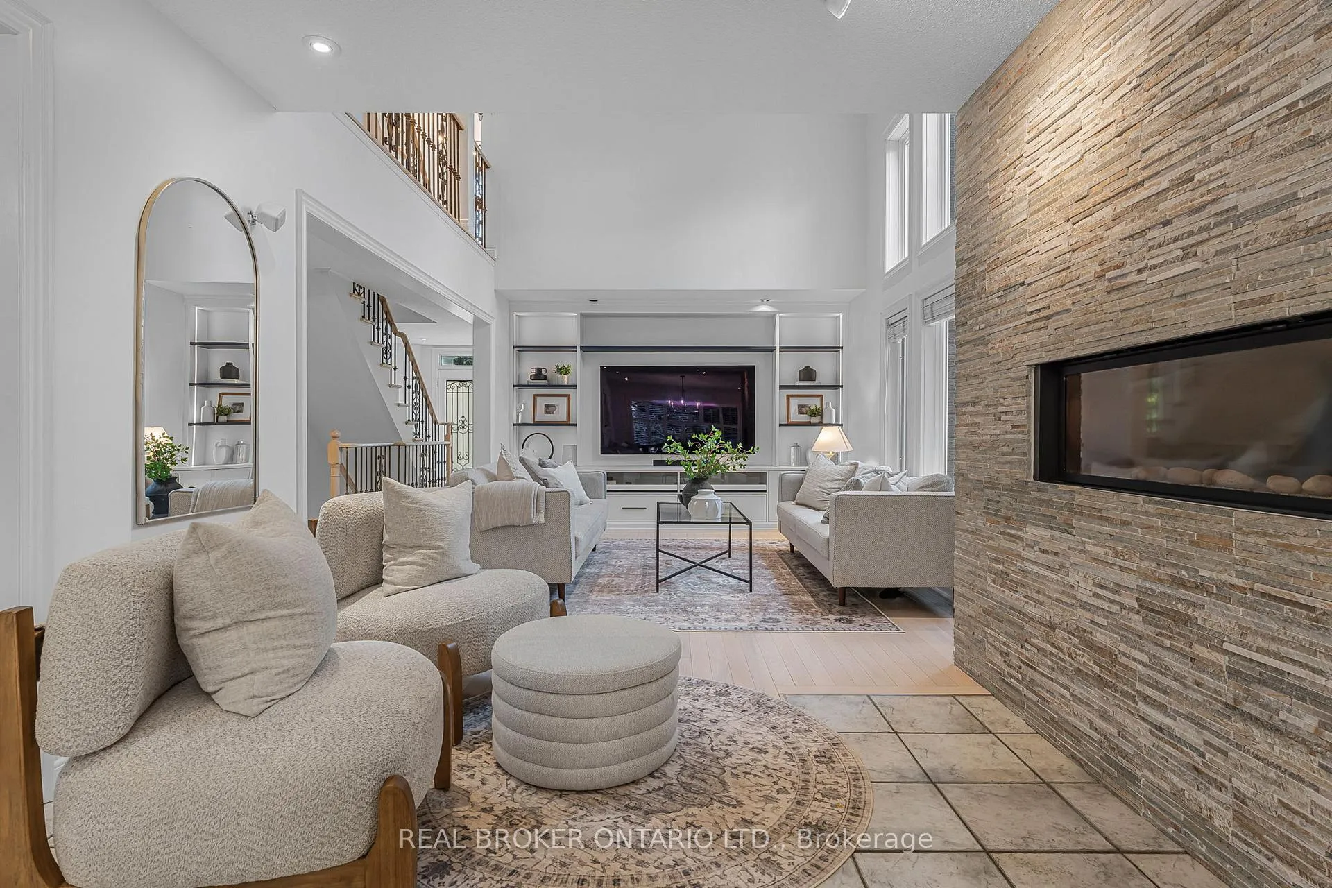 Photo 8 of 2000 Peak Place, Oakville, River Oaks — HOMEH