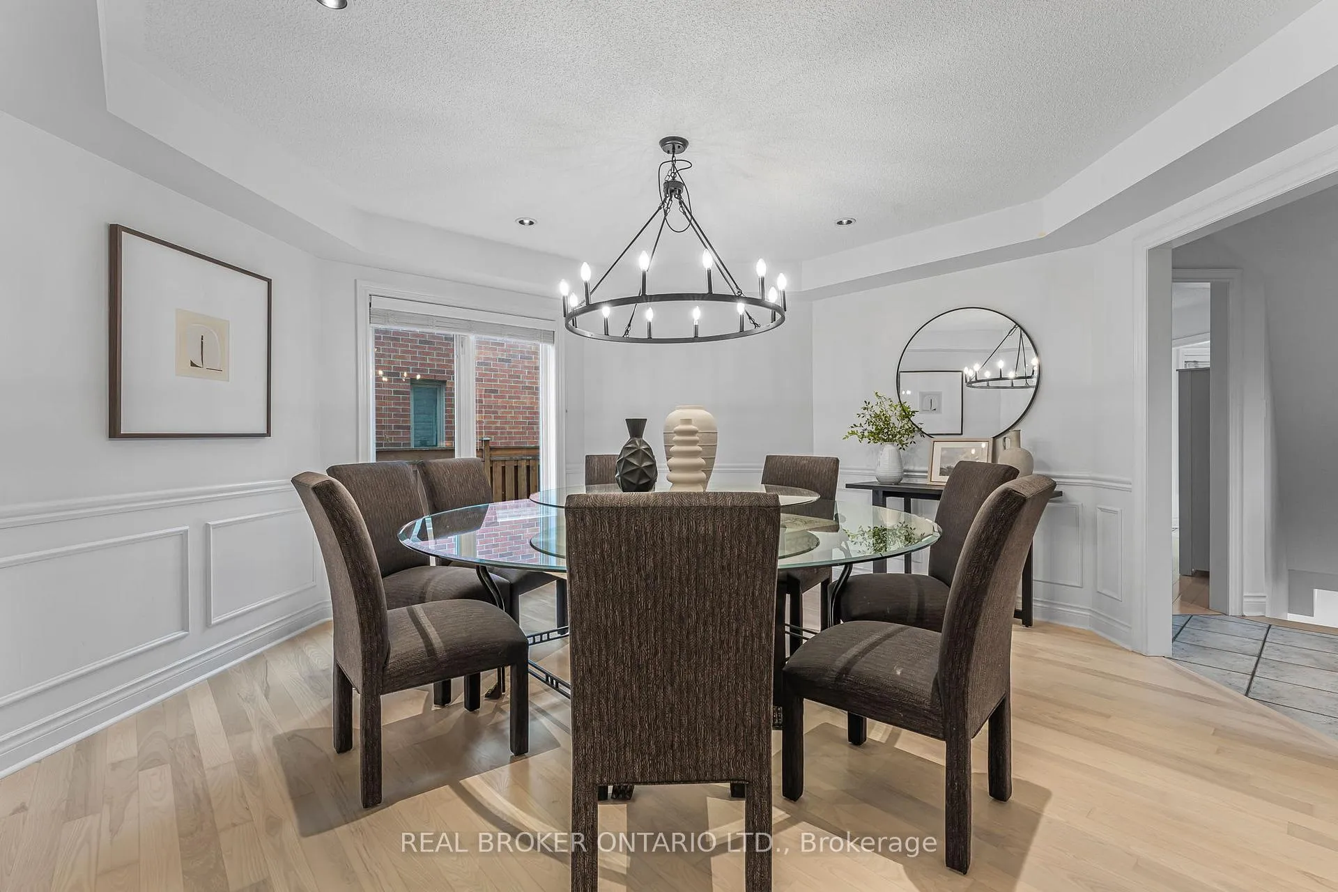 Photo 9 of 2000 Peak Place, Oakville, River Oaks — HOMEH