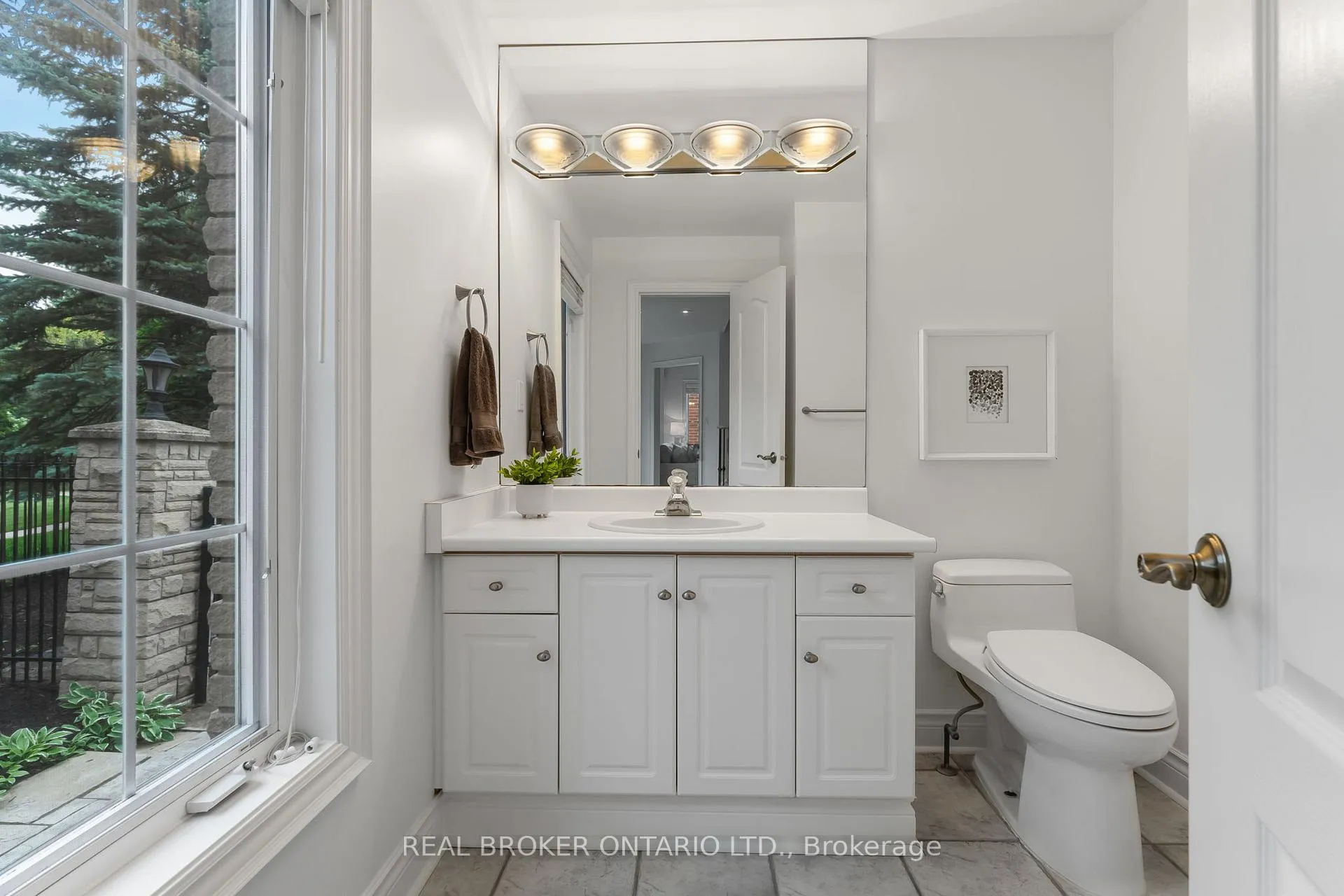 Photo 10 of 2000 Peak Place, Oakville, River Oaks — HOMEH