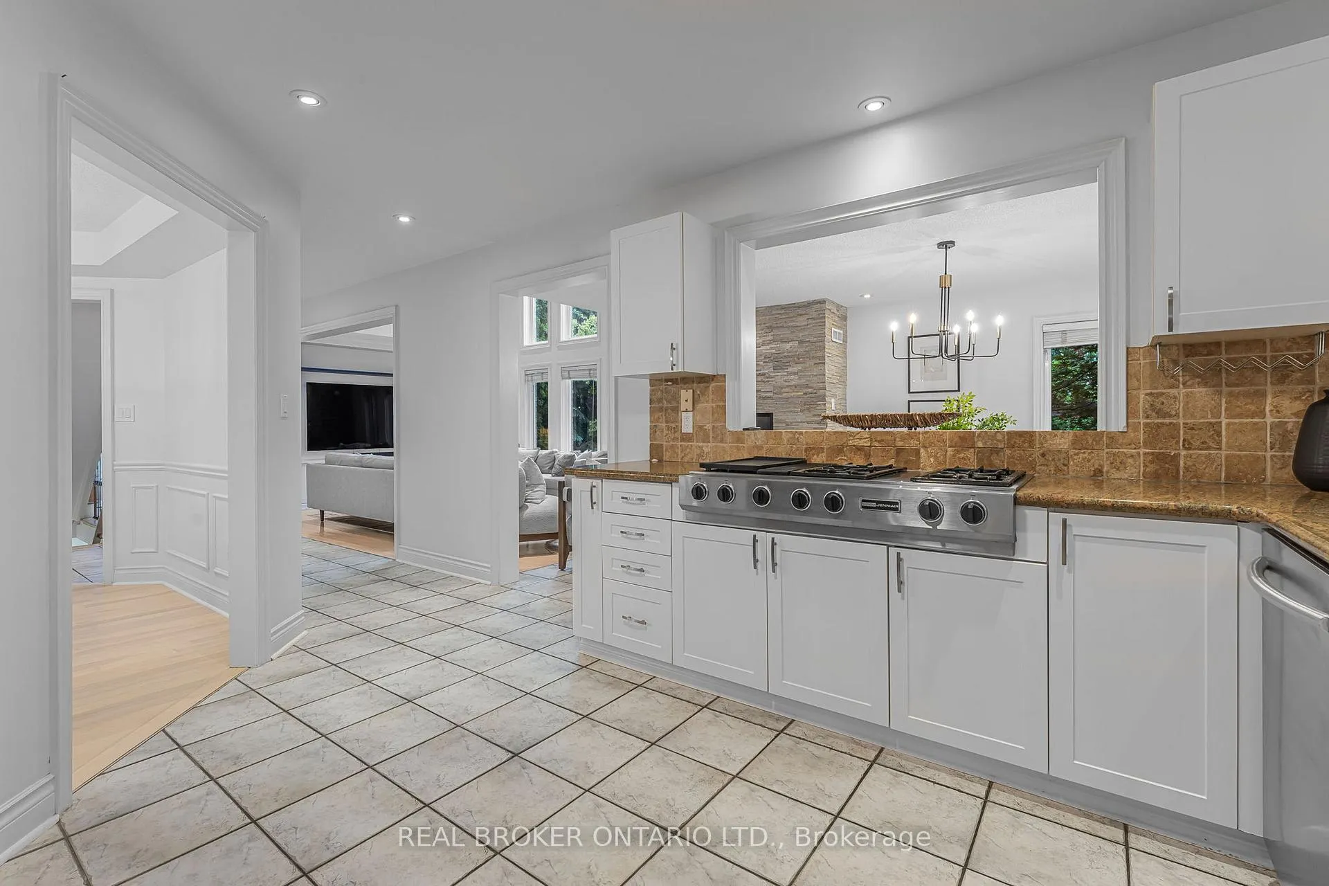 Photo 13 of 2000 Peak Place, Oakville, River Oaks — HOMEH