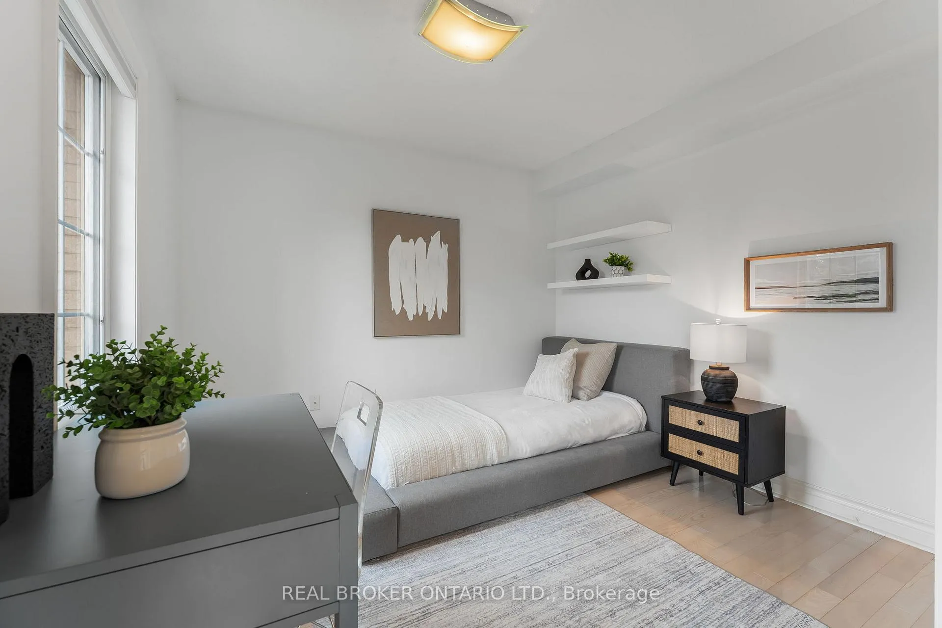 Photo 23 of 2000 Peak Place, Oakville, River Oaks — HOMEH