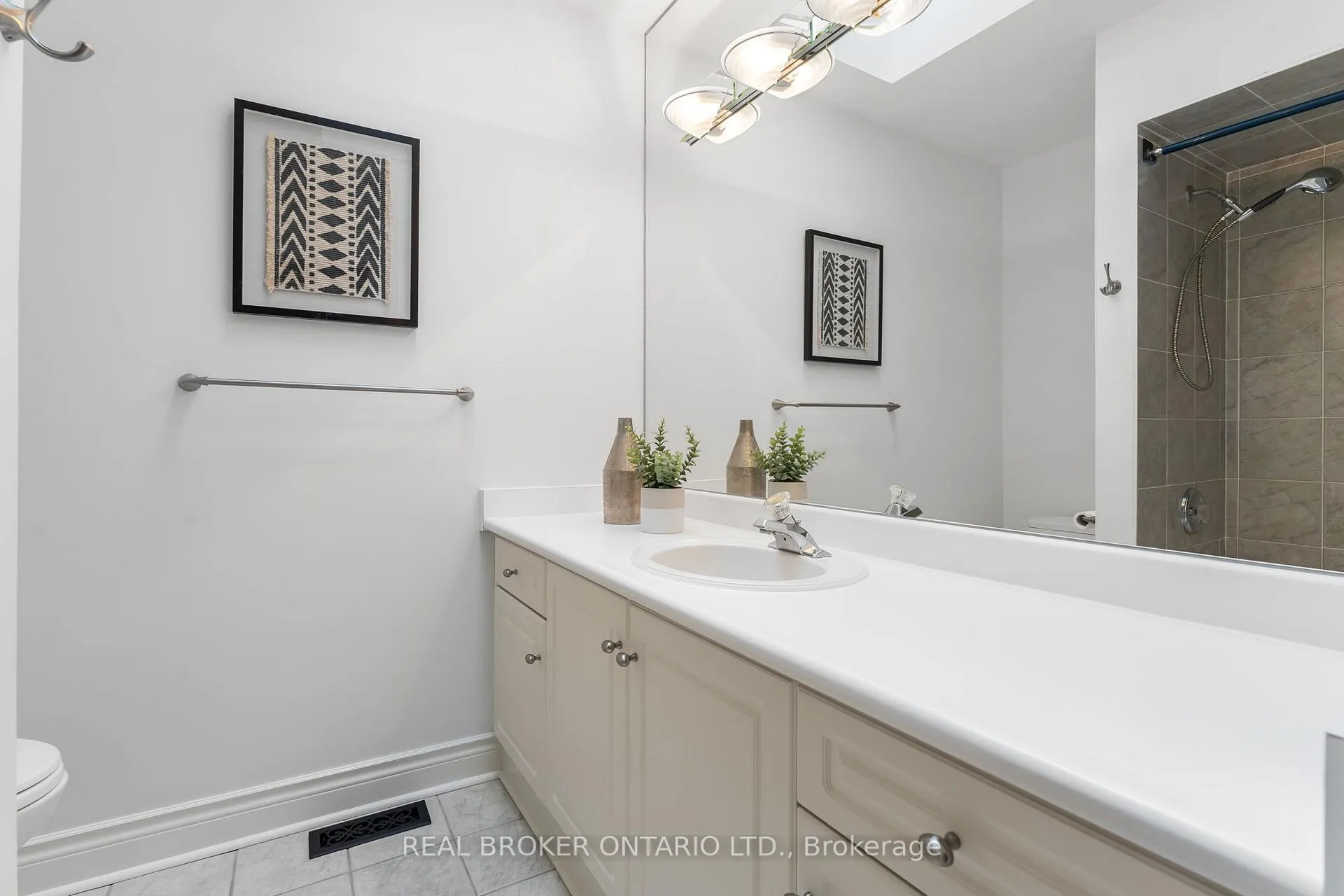Photo 27 of 2000 Peak Place, Oakville, River Oaks — HOMEH