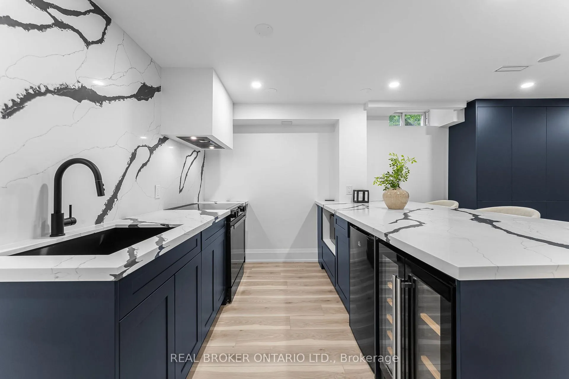 Photo 32 of 2000 Peak Place, Oakville, River Oaks — HOMEH