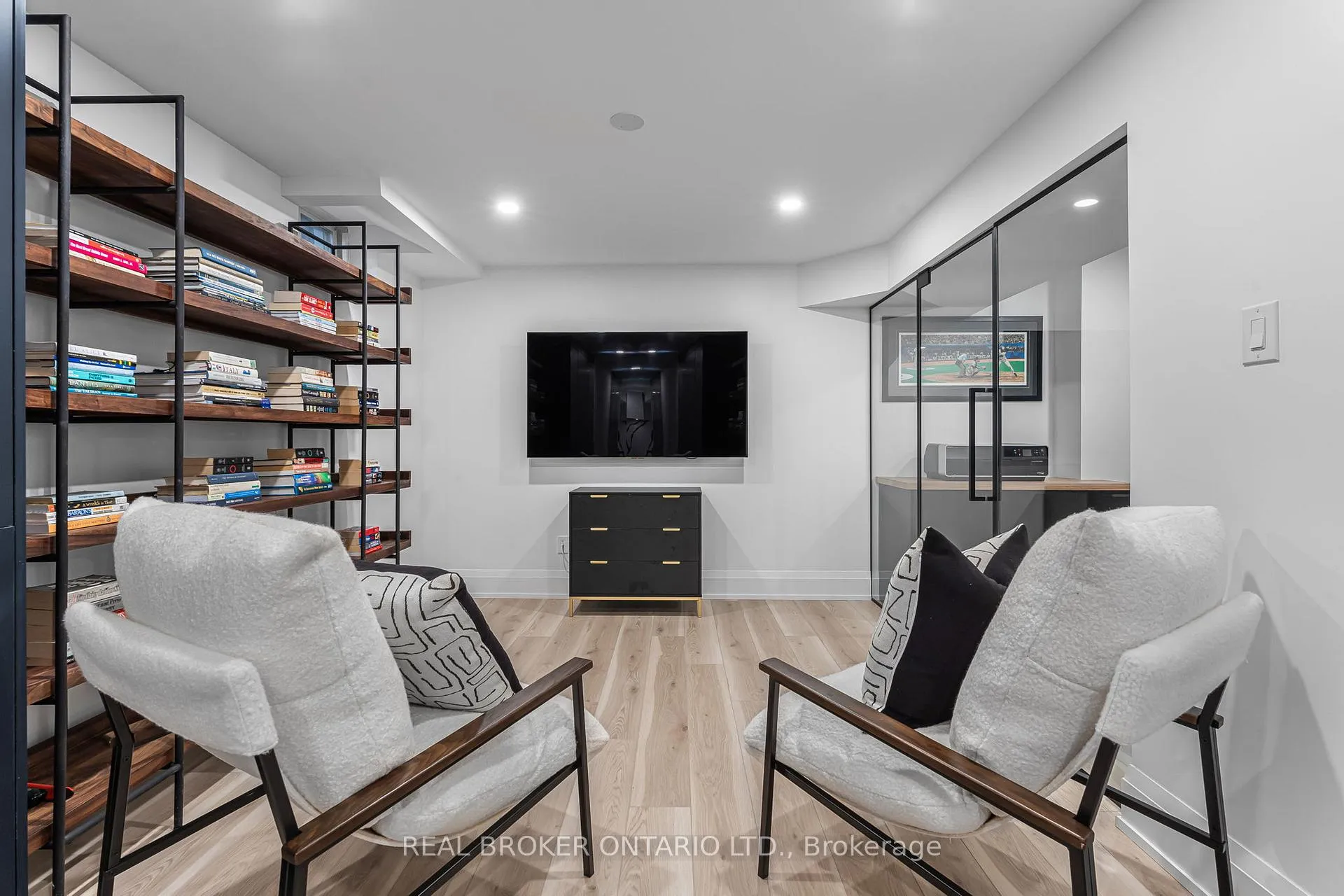 Photo 35 of 2000 Peak Place, Oakville, River Oaks — HOMEH