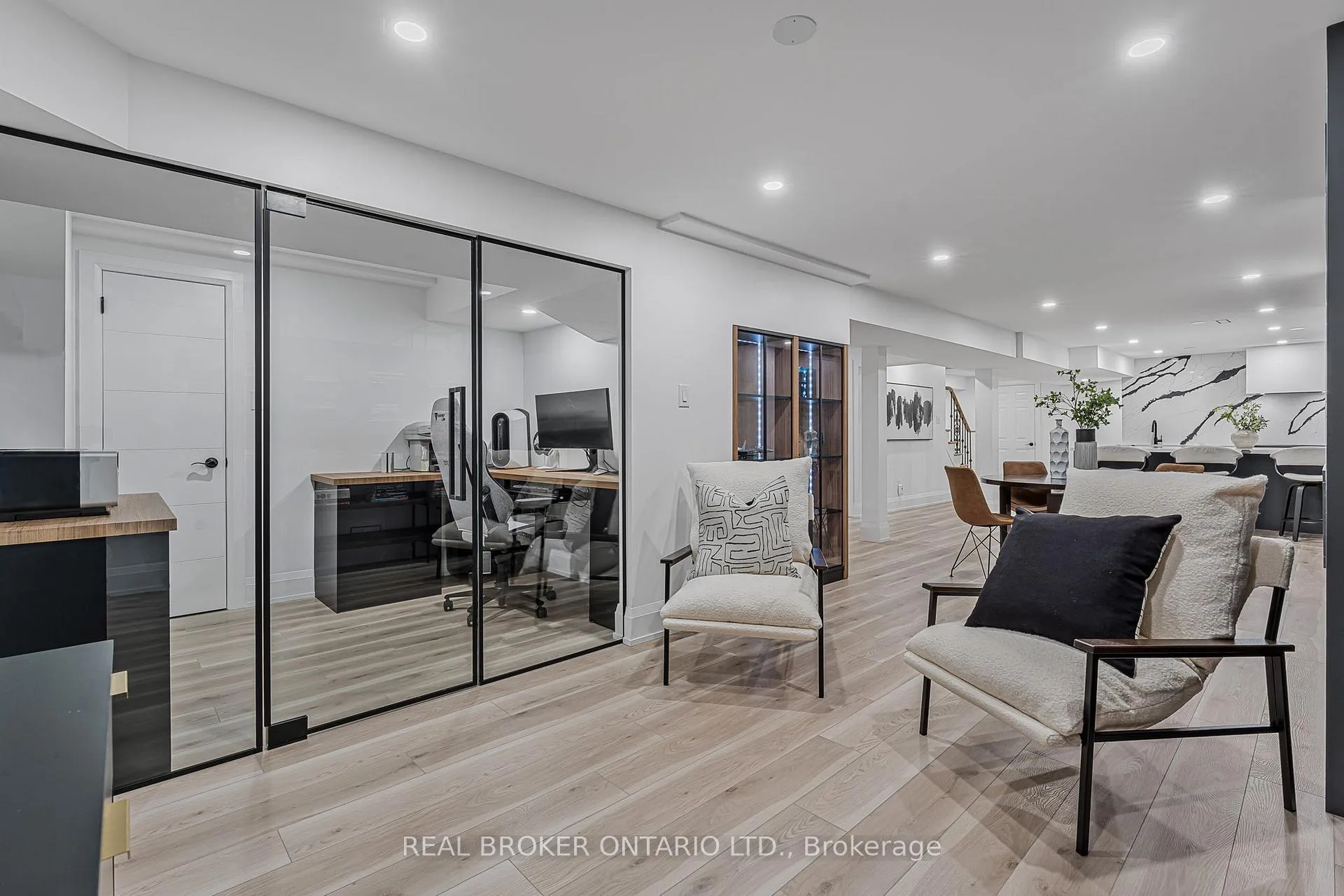 Photo 36 of 2000 Peak Place, Oakville, River Oaks — HOMEH