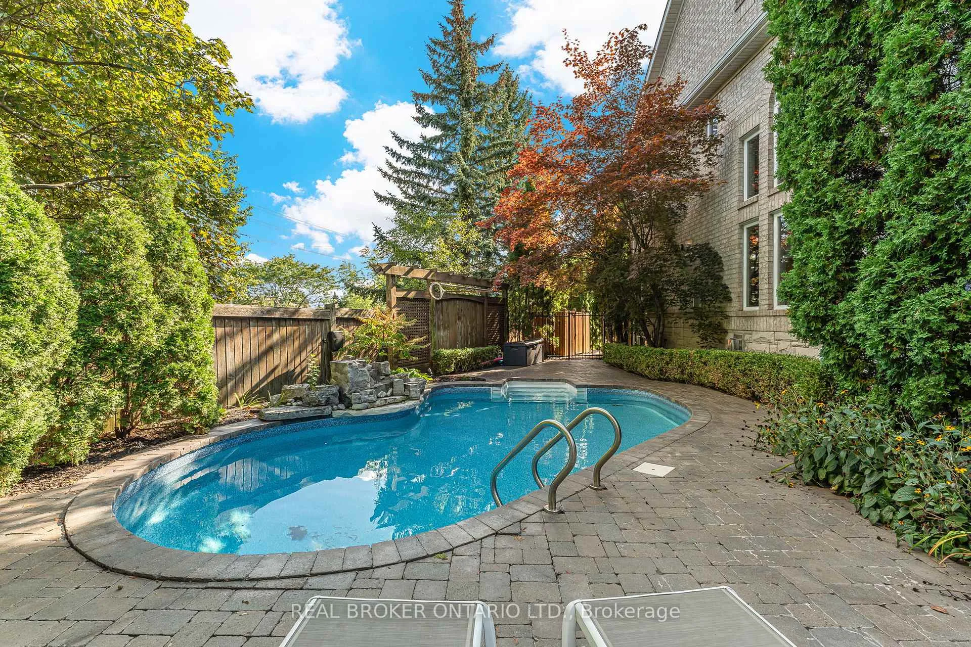 Photo 43 of 2000 Peak Place, Oakville, River Oaks — HOMEH