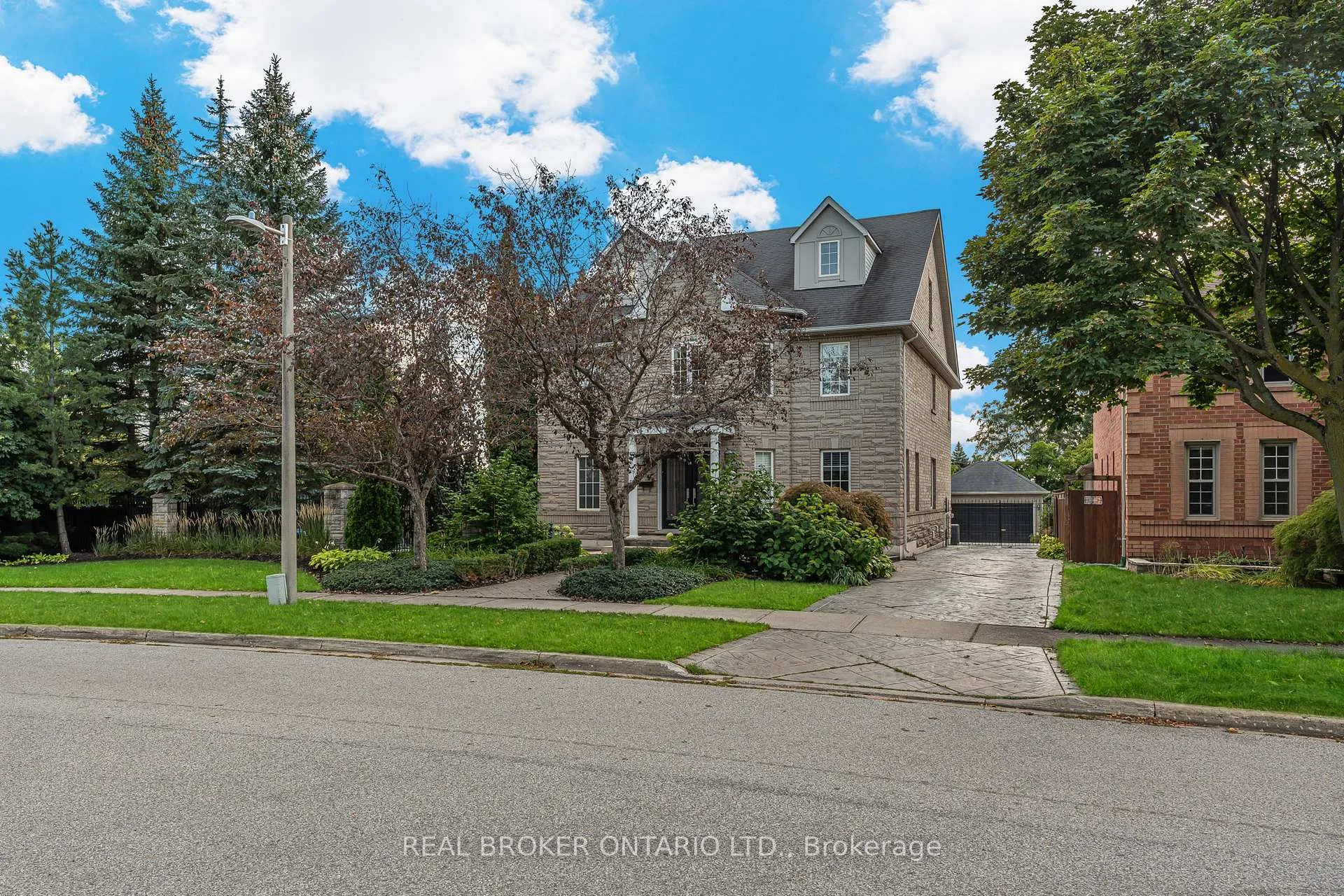 Photo 47 of 2000 Peak Place, Oakville, River Oaks — HOMEH