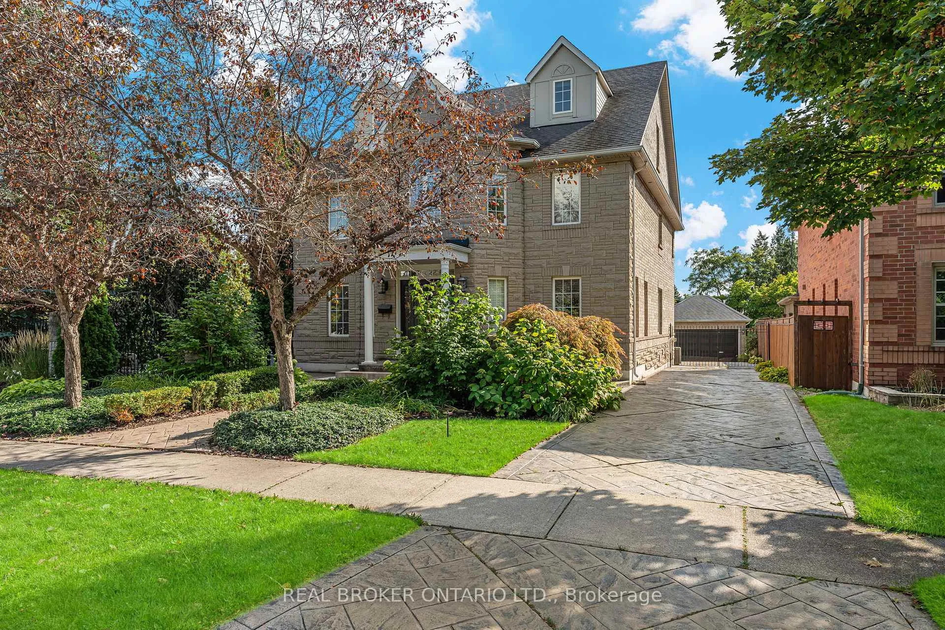 Photo 48 of 2000 Peak Place, Oakville, River Oaks — HOMEH