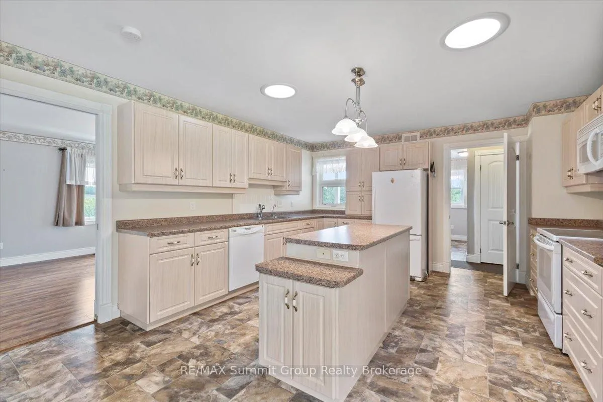 Photo 4 of 225518 Southgate 22 Road, Southgate — HOMEH