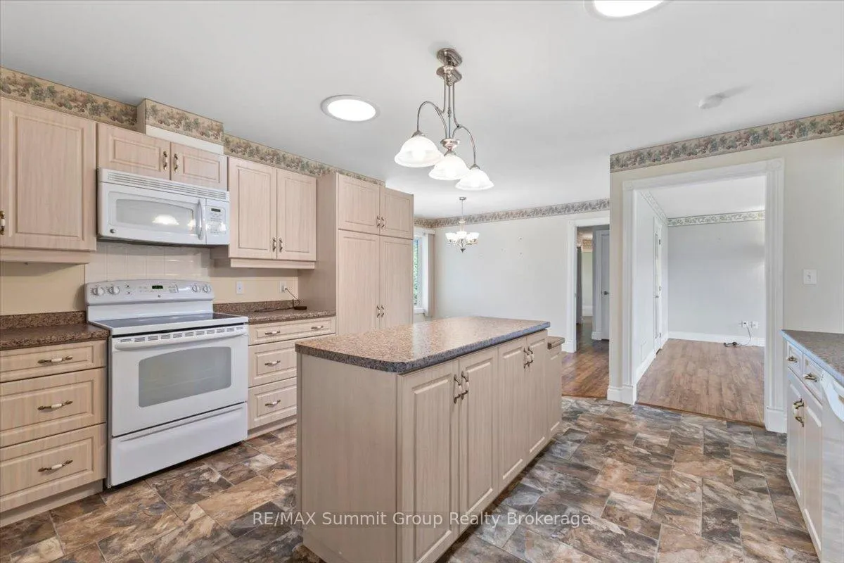 Photo 5 of 225518 Southgate 22 Road, Southgate — HOMEH