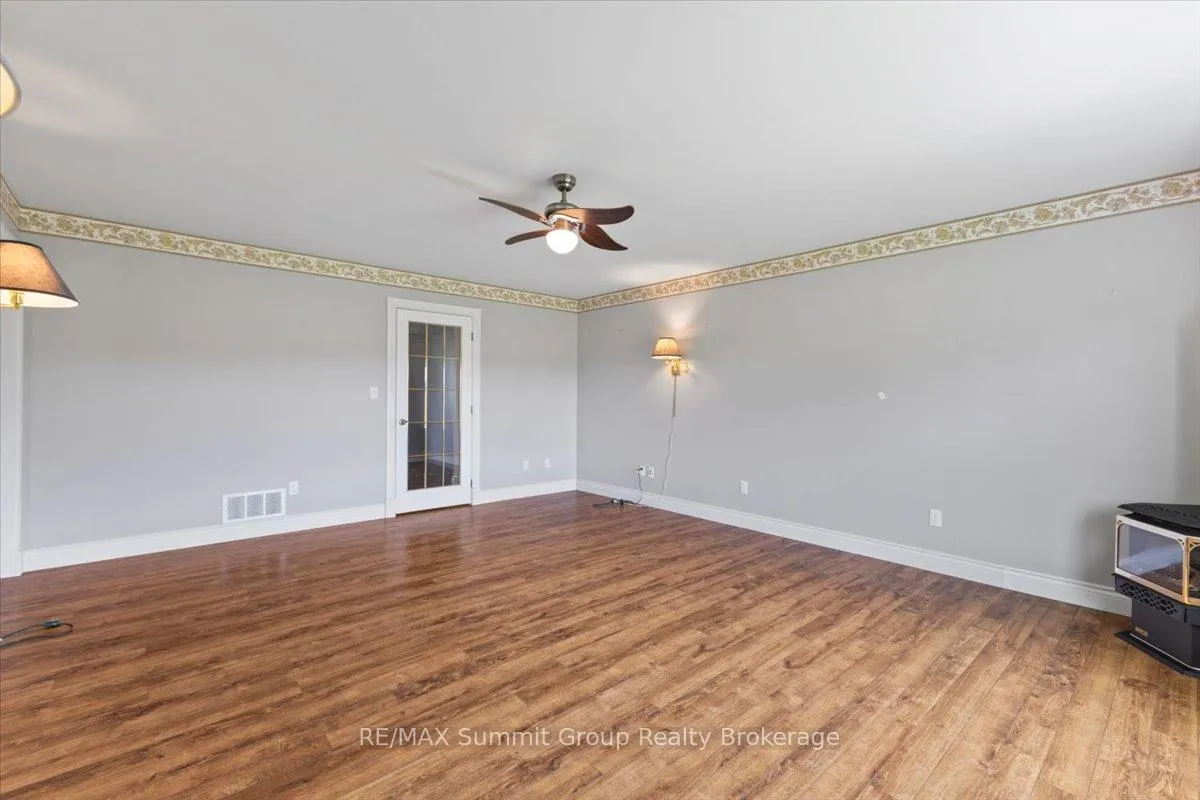 Photo 8 of 225518 Southgate 22 Road, Southgate — HOMEH