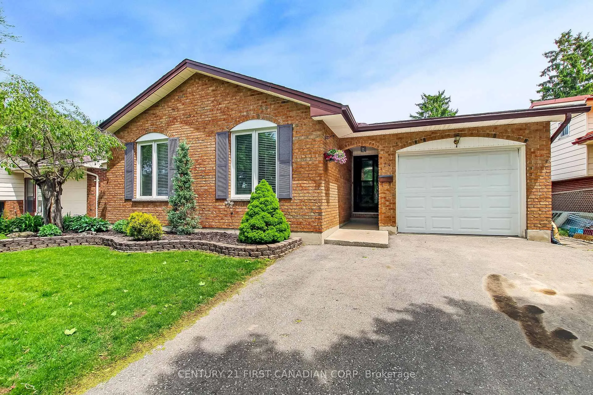 Front of 74 Winding Way Crescent