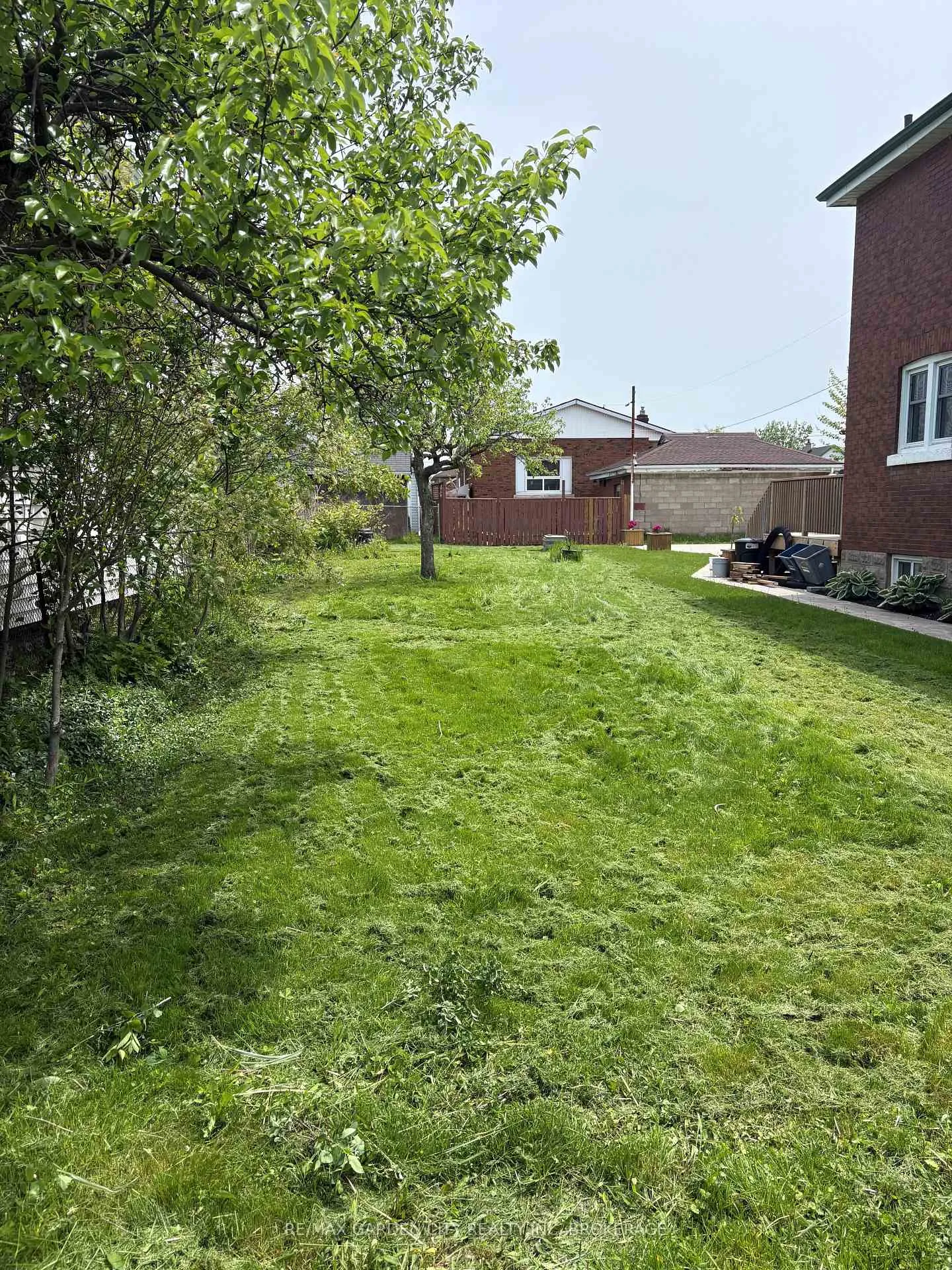 Photo 2 of 190 Mcalpine Avenue S, Welland, Lincoln/Crowland — HOMEH