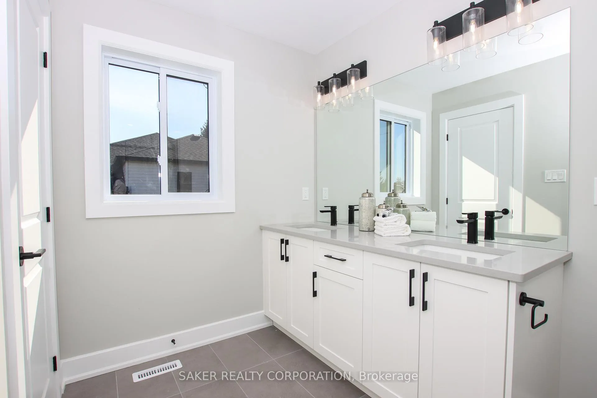 Photo 25 of 571 Regent Street, Strathroy-Caradoc, Mount Brydges — HOMEH