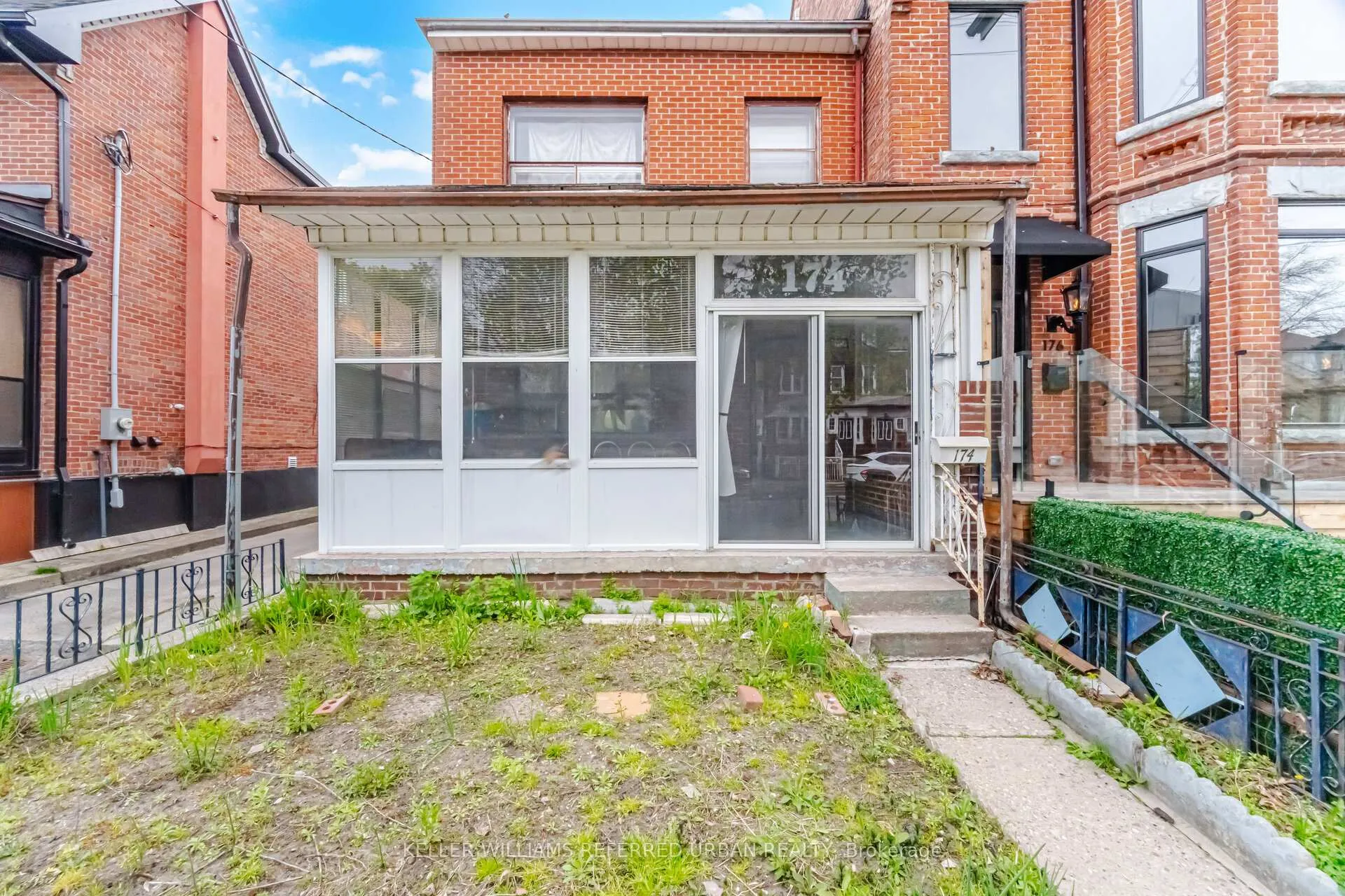 Front of 174 Lansdowne Avenue