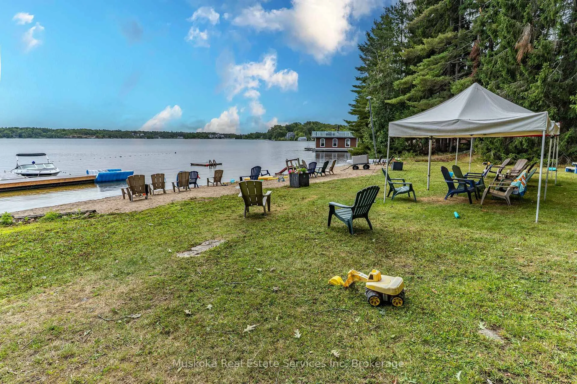 Photo 2 of 250 Wapaska Crescent, Gravenhurst, Muskoka (S) — HOMEH