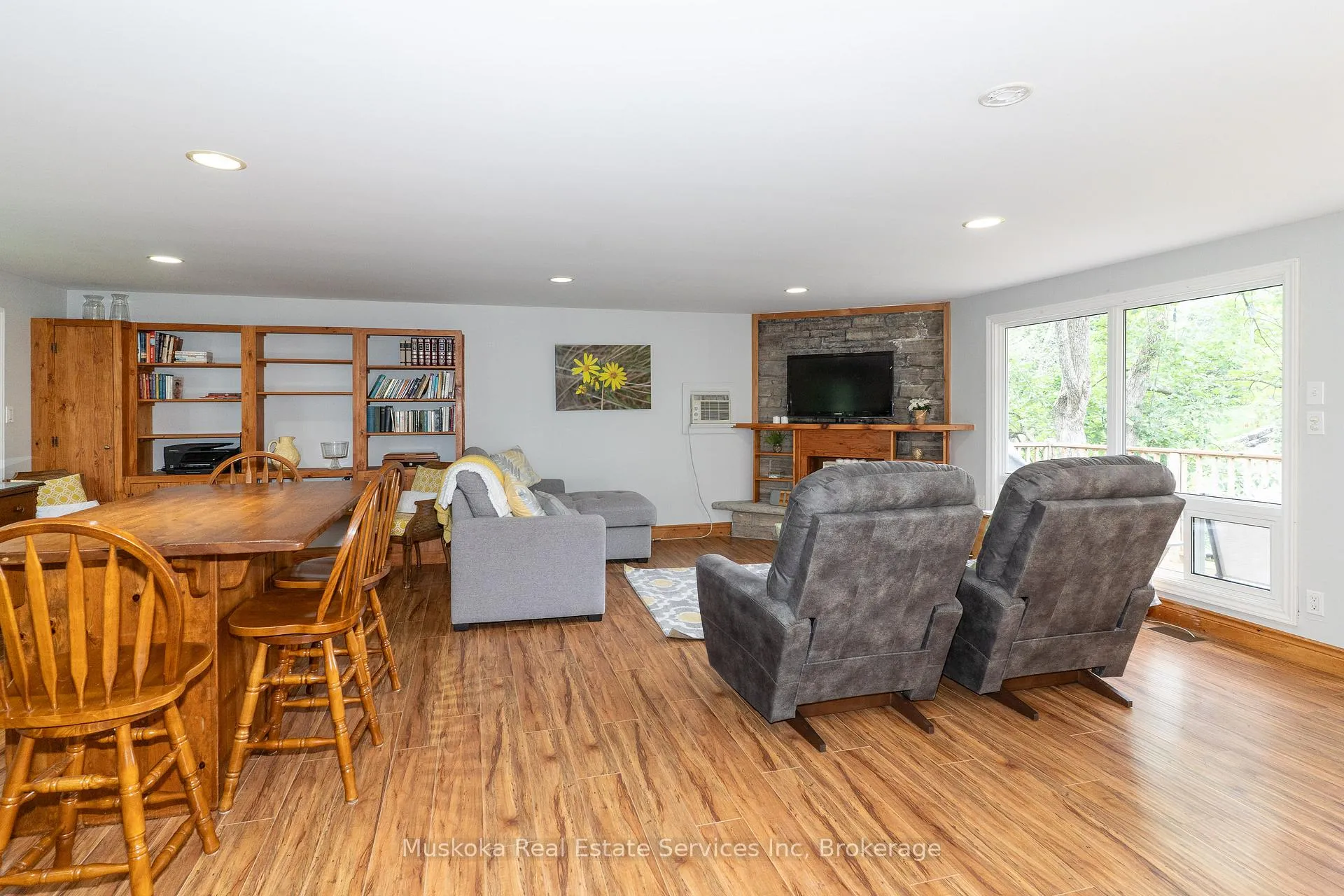 Photo 4 of 250 Wapaska Crescent, Gravenhurst, Muskoka (S) — HOMEH