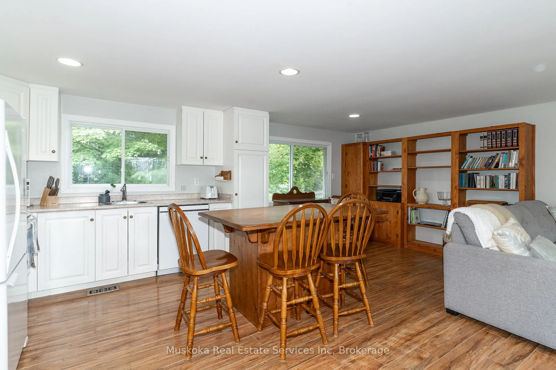 Photo 3 of 250 Wapaska Crescent, Gravenhurst, Muskoka (S) — HOMEH