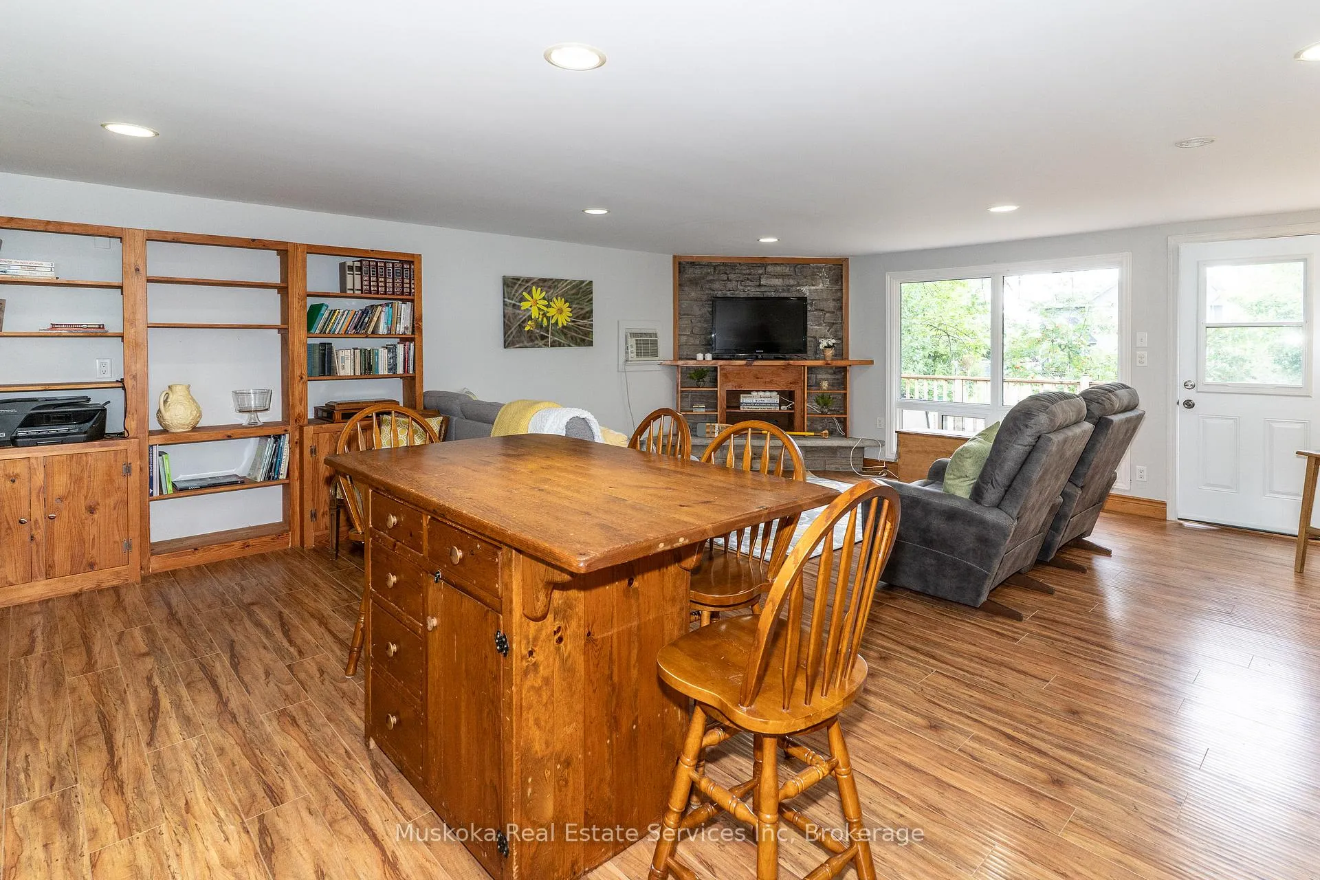 Photo 5 of 250 Wapaska Crescent, Gravenhurst, Muskoka (S) — HOMEH