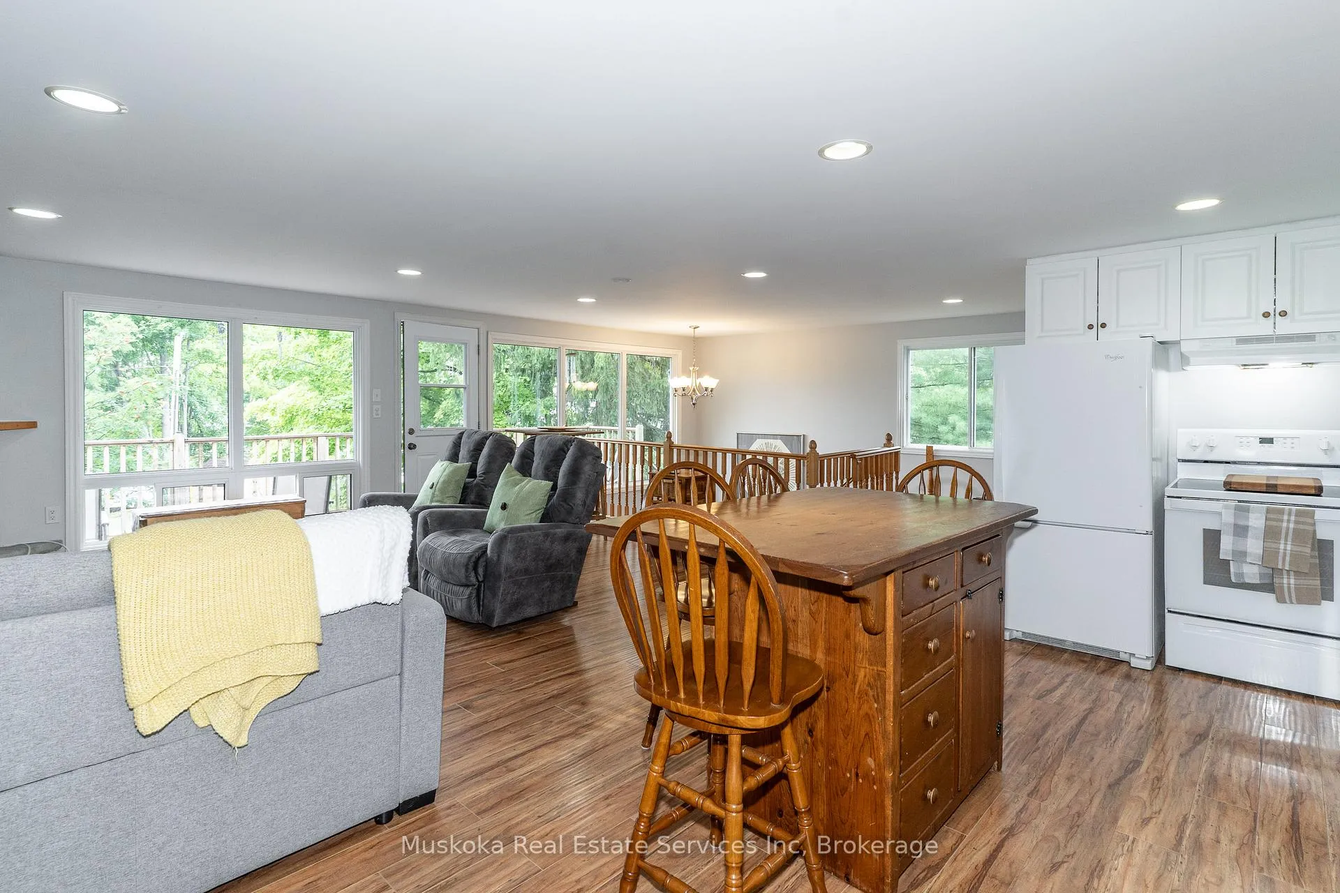 Photo 7 of 250 Wapaska Crescent, Gravenhurst, Muskoka (S) — HOMEH
