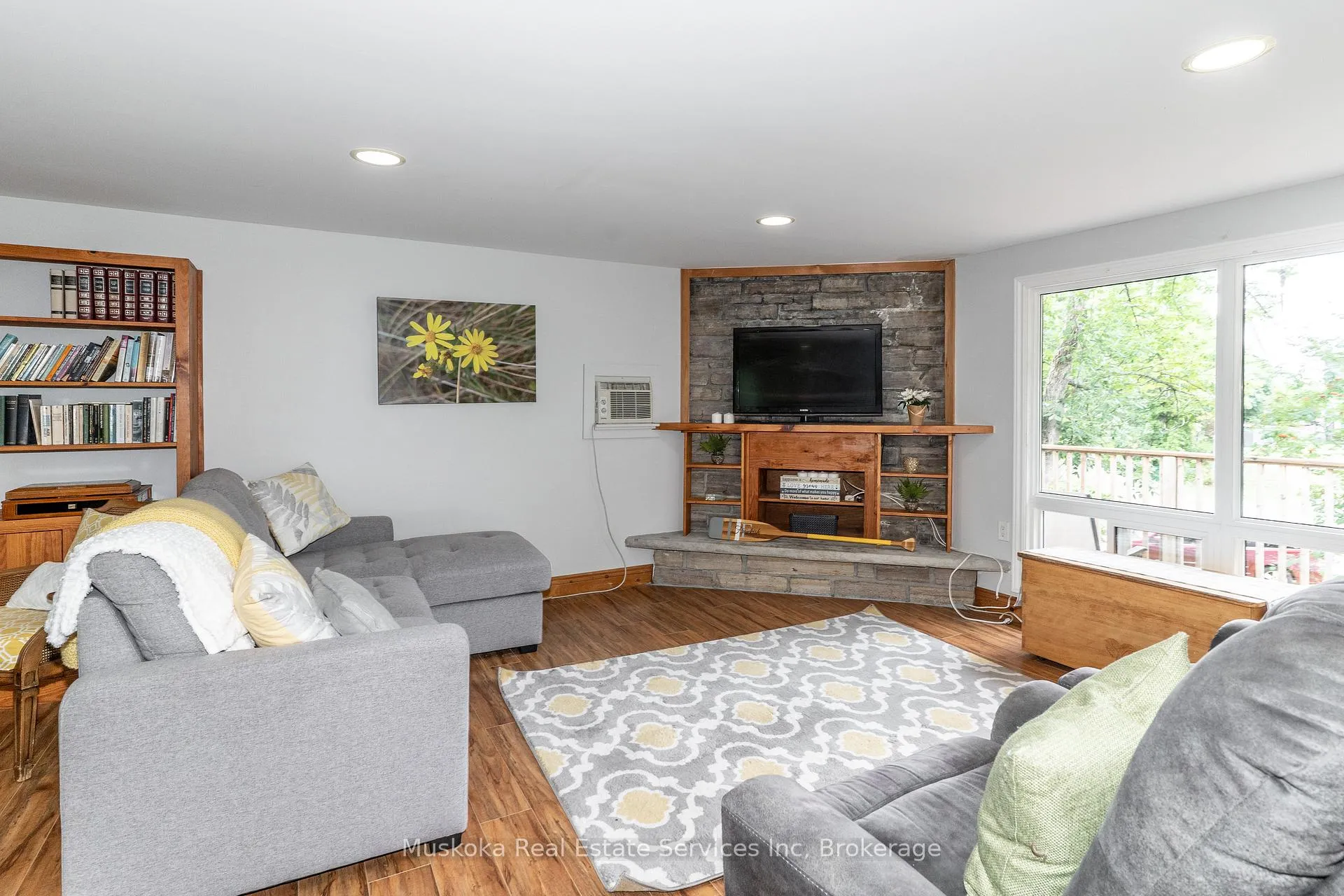 Photo 9 of 250 Wapaska Crescent, Gravenhurst, Muskoka (S) — HOMEH