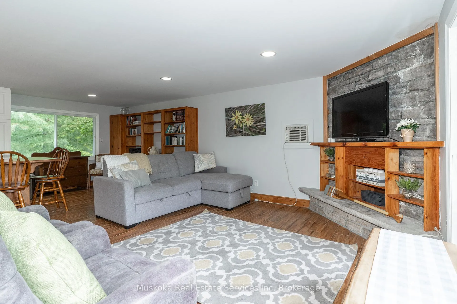 Photo 6 of 250 Wapaska Crescent, Gravenhurst, Muskoka (S) — HOMEH