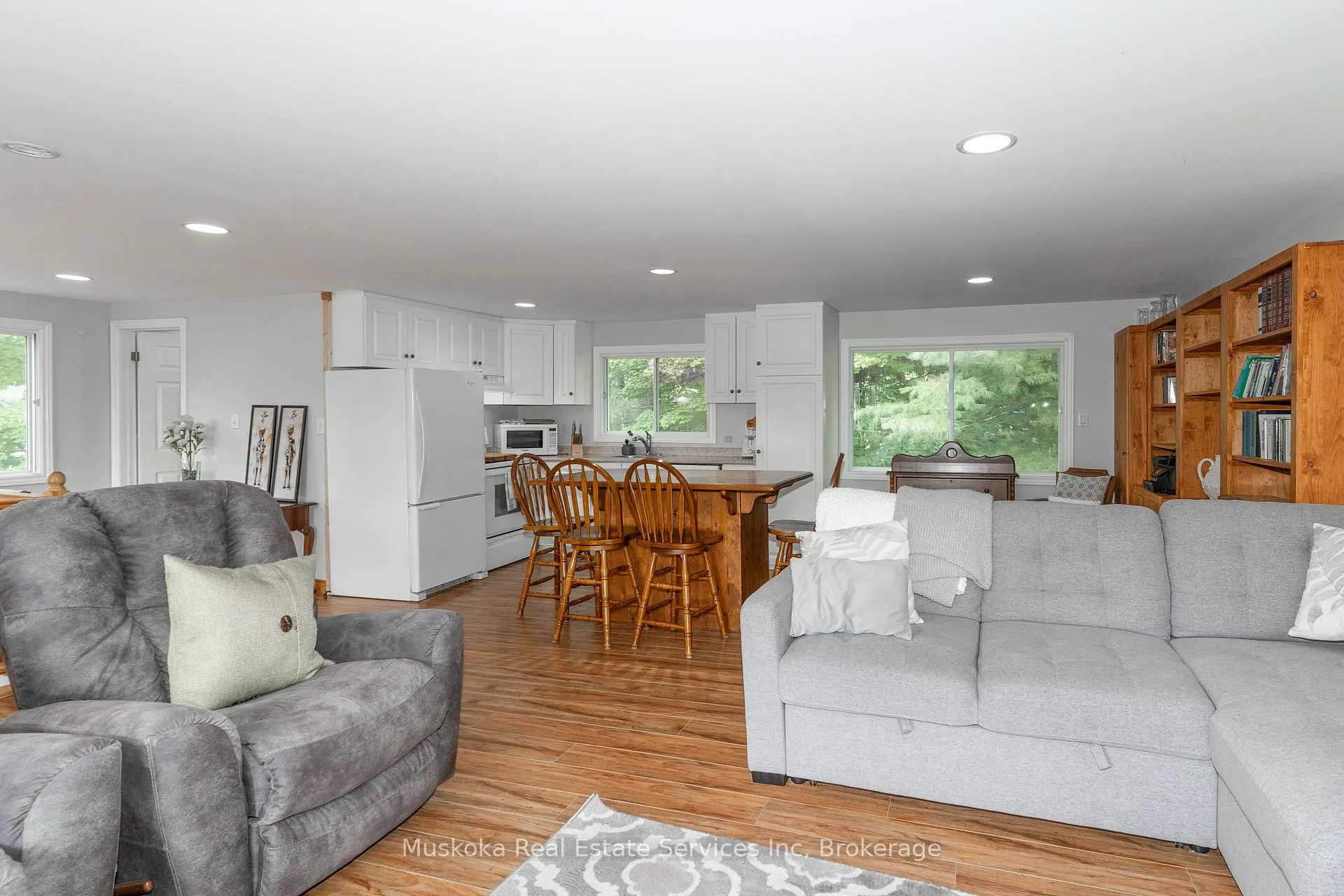 Photo 10 of 250 Wapaska Crescent, Gravenhurst, Muskoka (S) — HOMEH